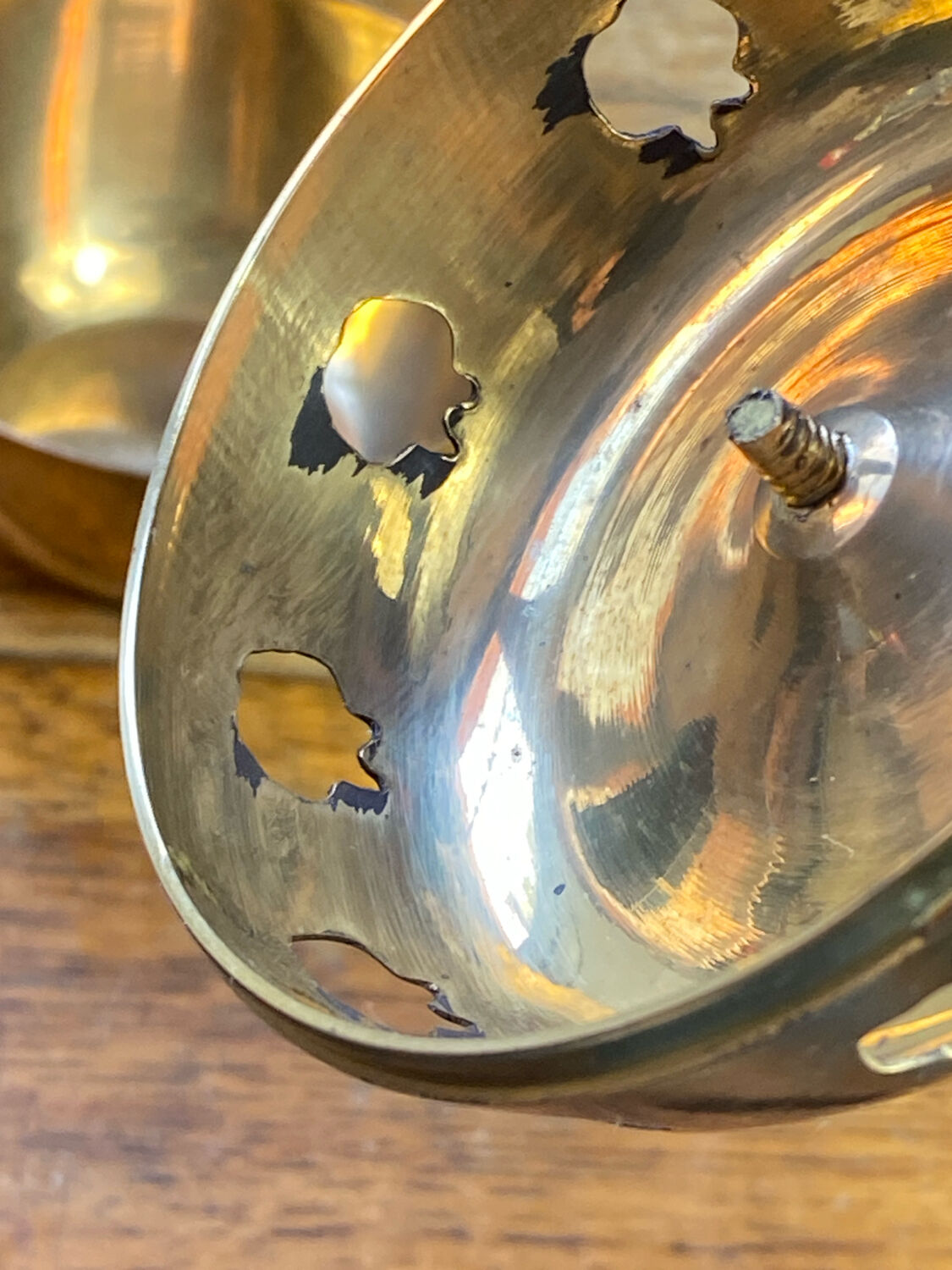 Bonbonnière, in the shape of an apple, made of brass.
