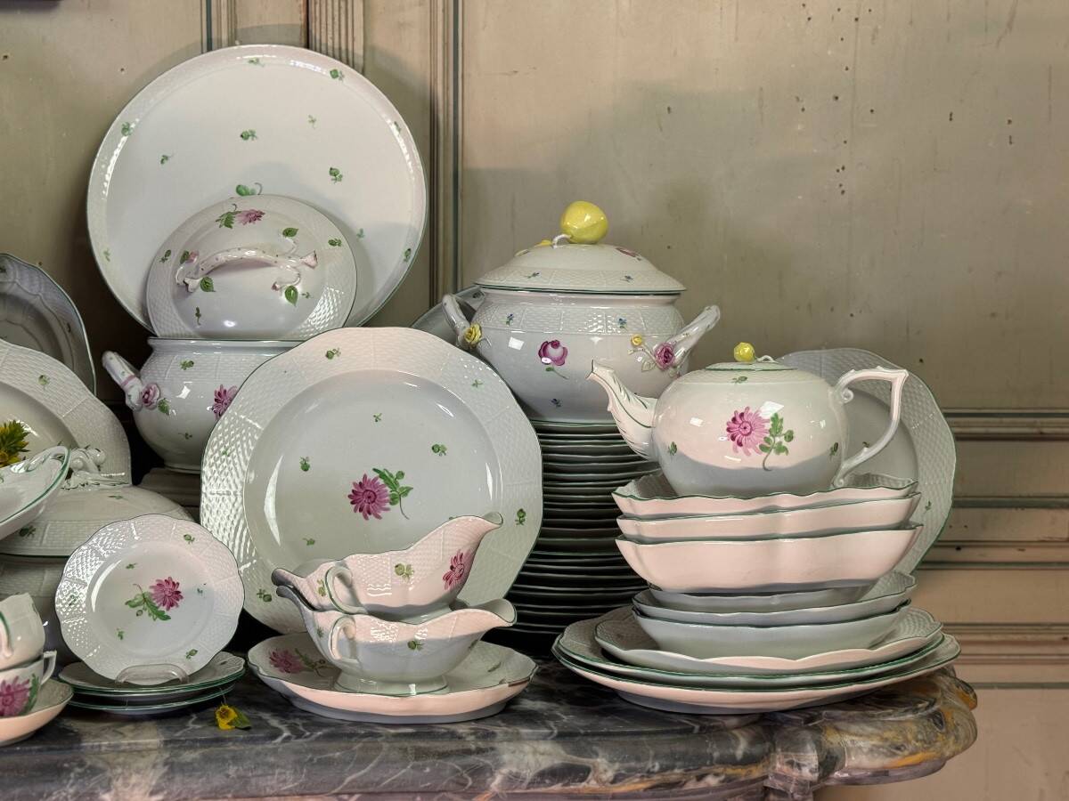 Large porcelain service, Tertia model, Herend, early 20th century, approximately 200 pieces