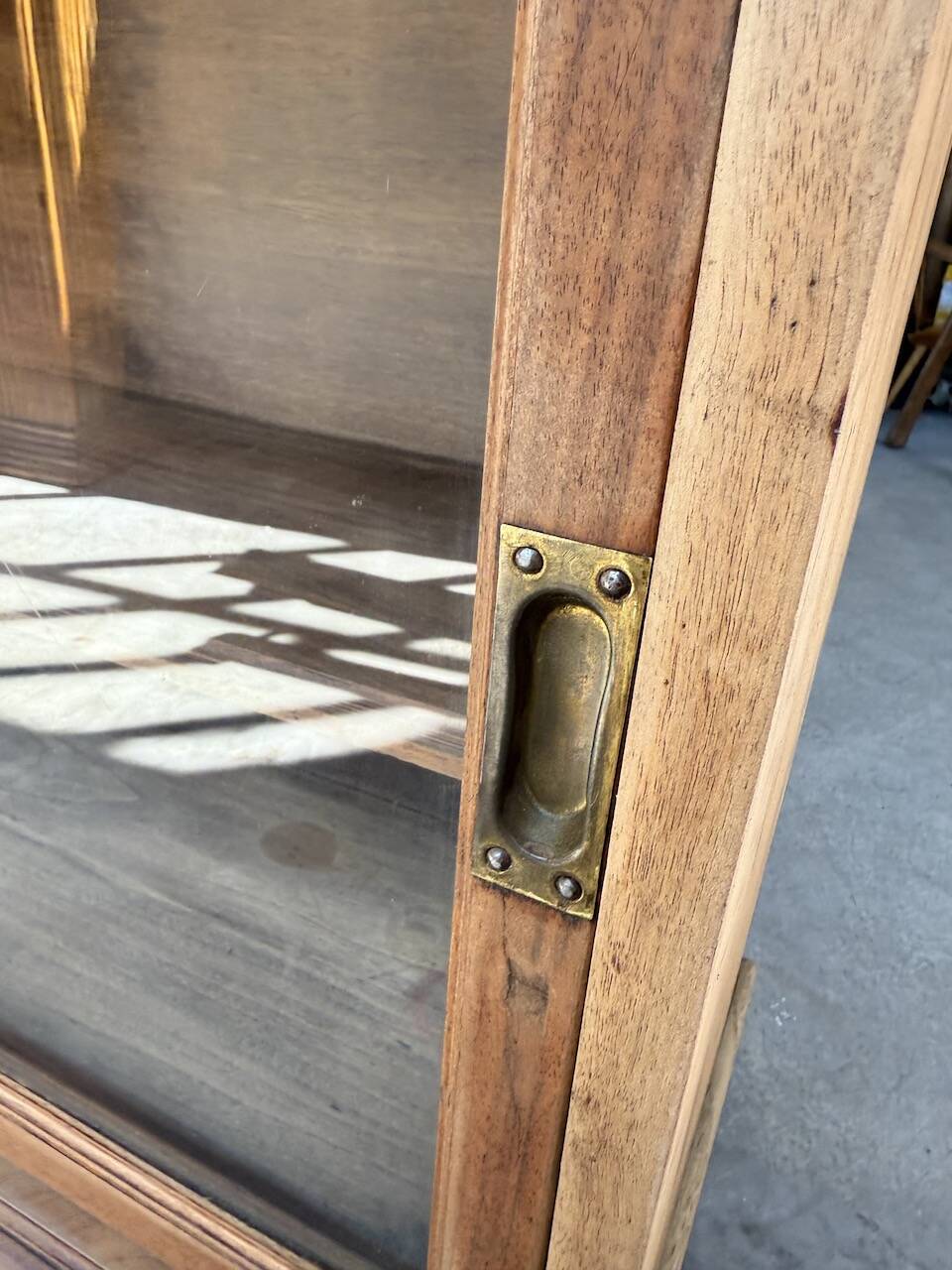 Enfilade vitrée en chêne, années 50