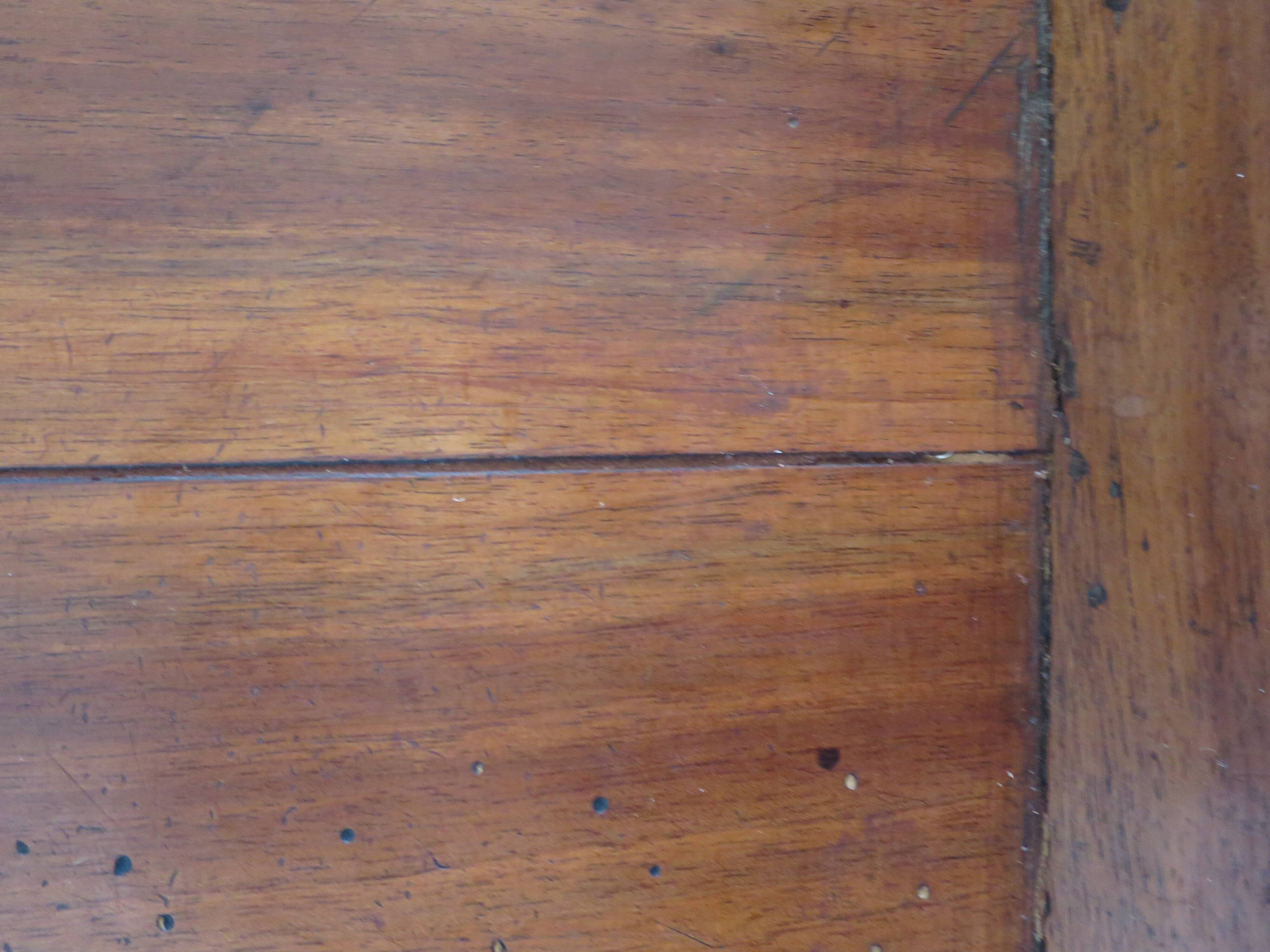 Side table – End table – Mahogany – Raised edge top – 1 drawer