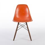 Chaise à coque latérale vintage originale Eames DSW d'Herman Miller orange