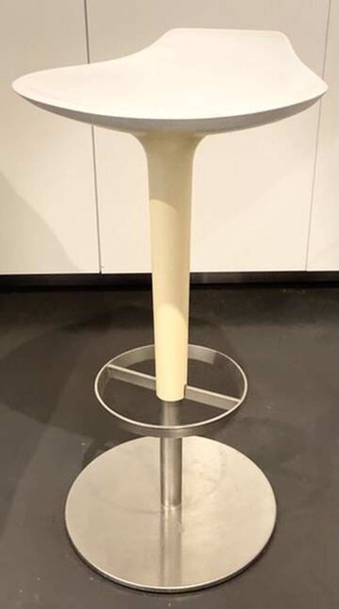 High stools Arper