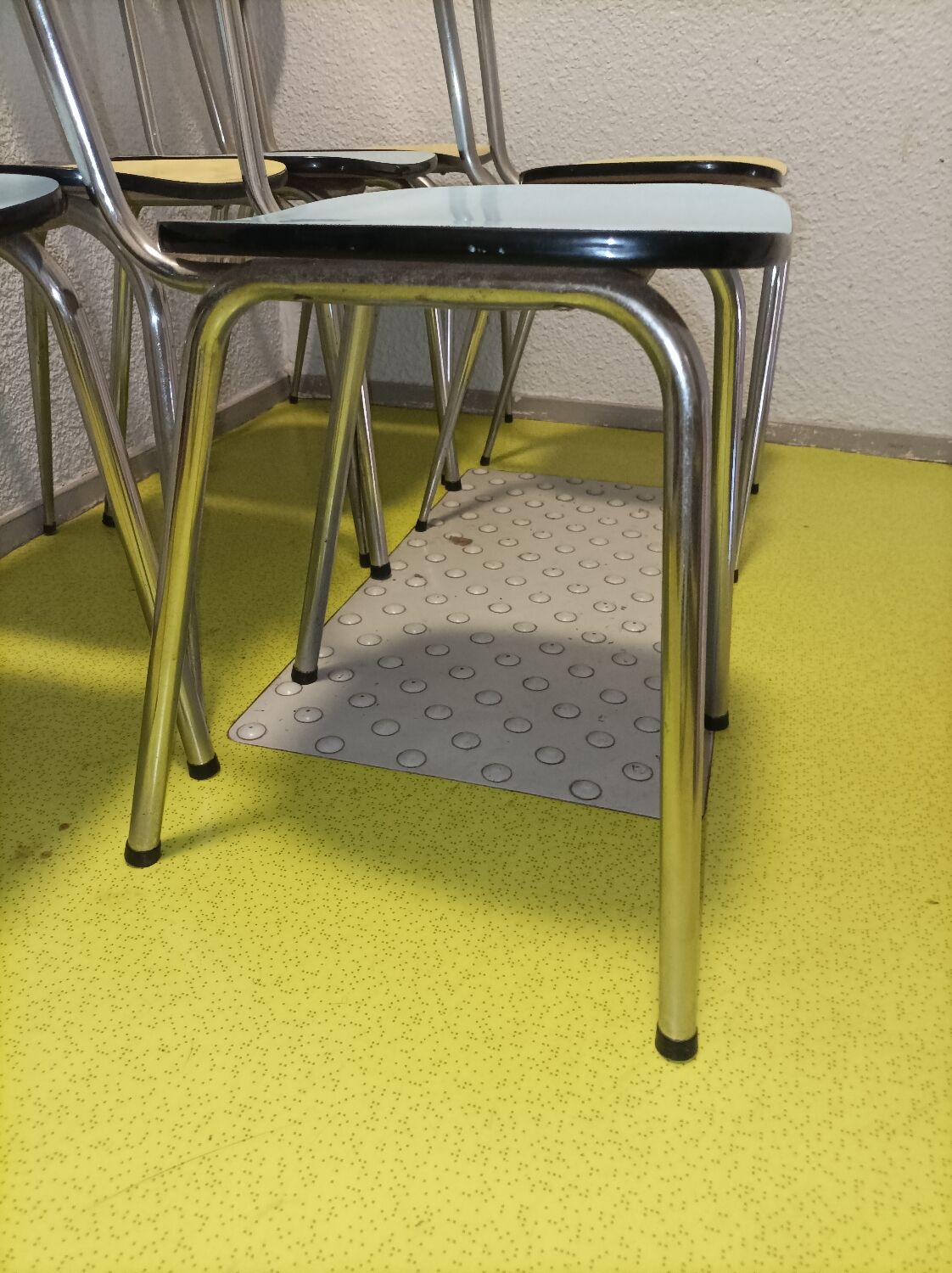 6 vintage formica blue yellow kitchen chairs