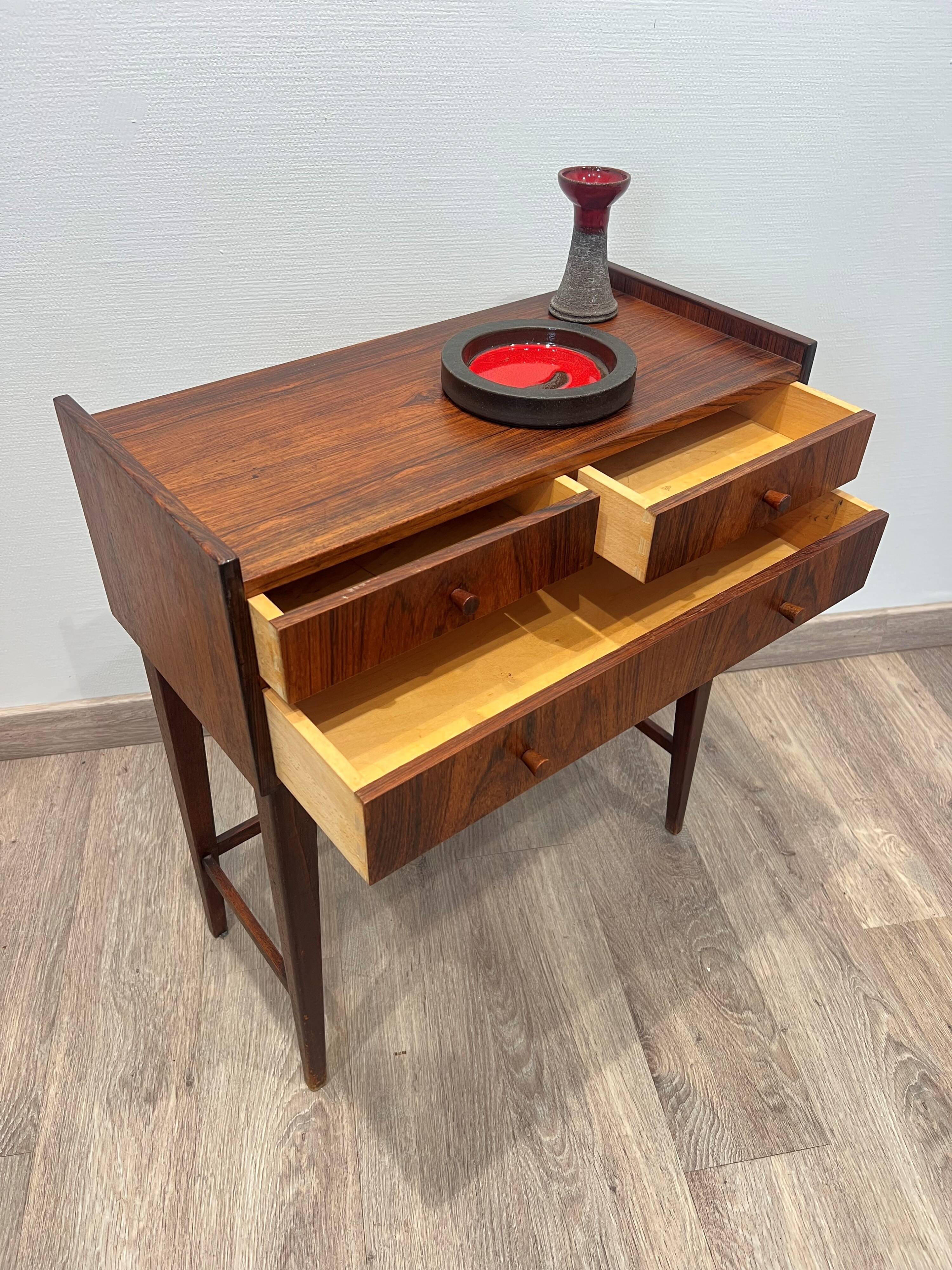 3-drawer commode in Rio rosewood, origin Denmark.