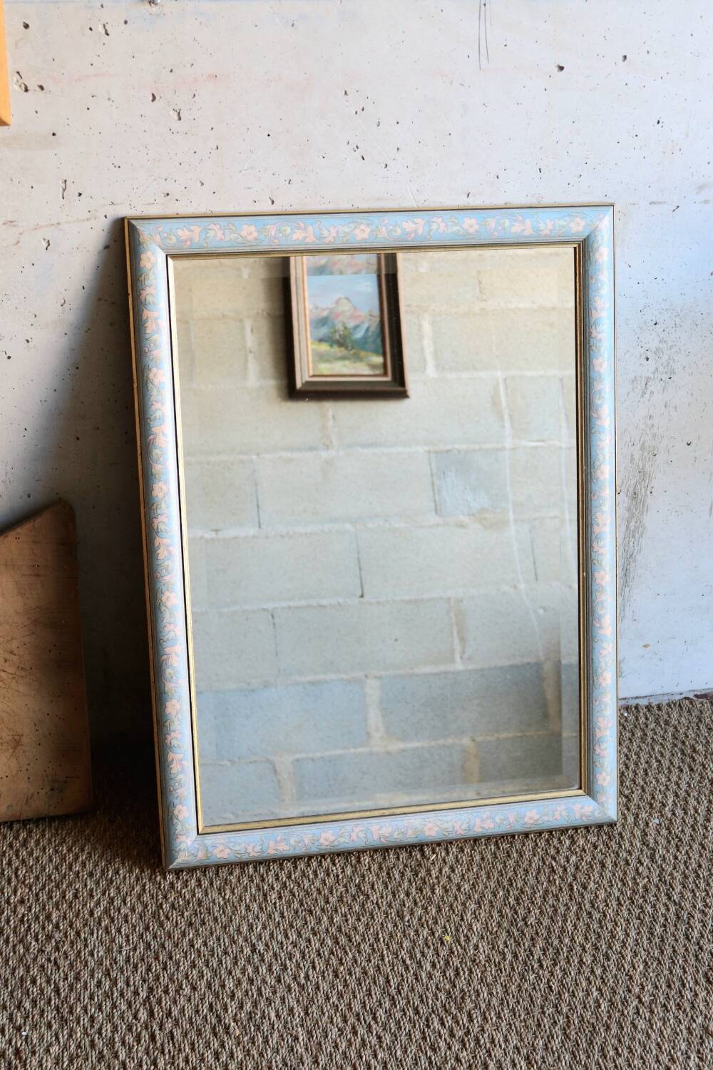 Miroir en bois peint, décor fleuri vintage