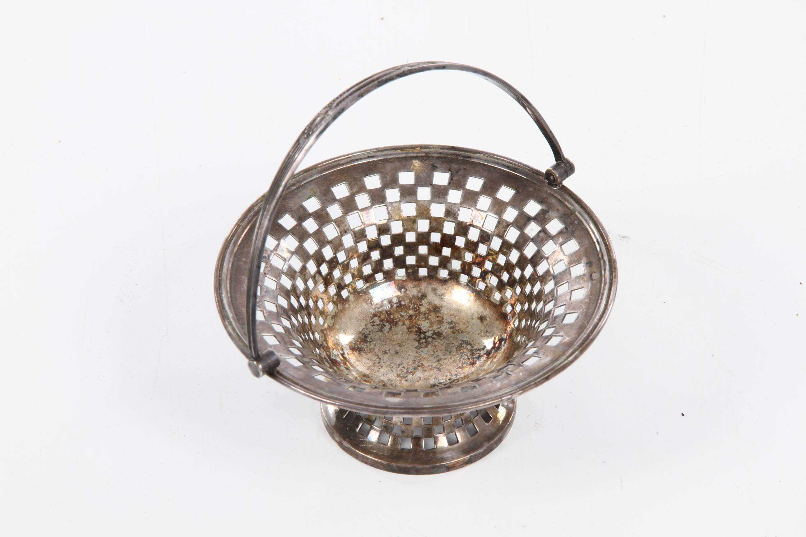 Silver-plated metal bowl basket