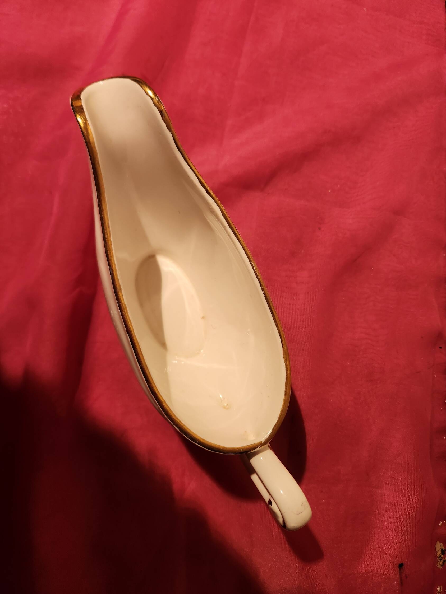 Sauce boat and small oval dish the Amandinoise