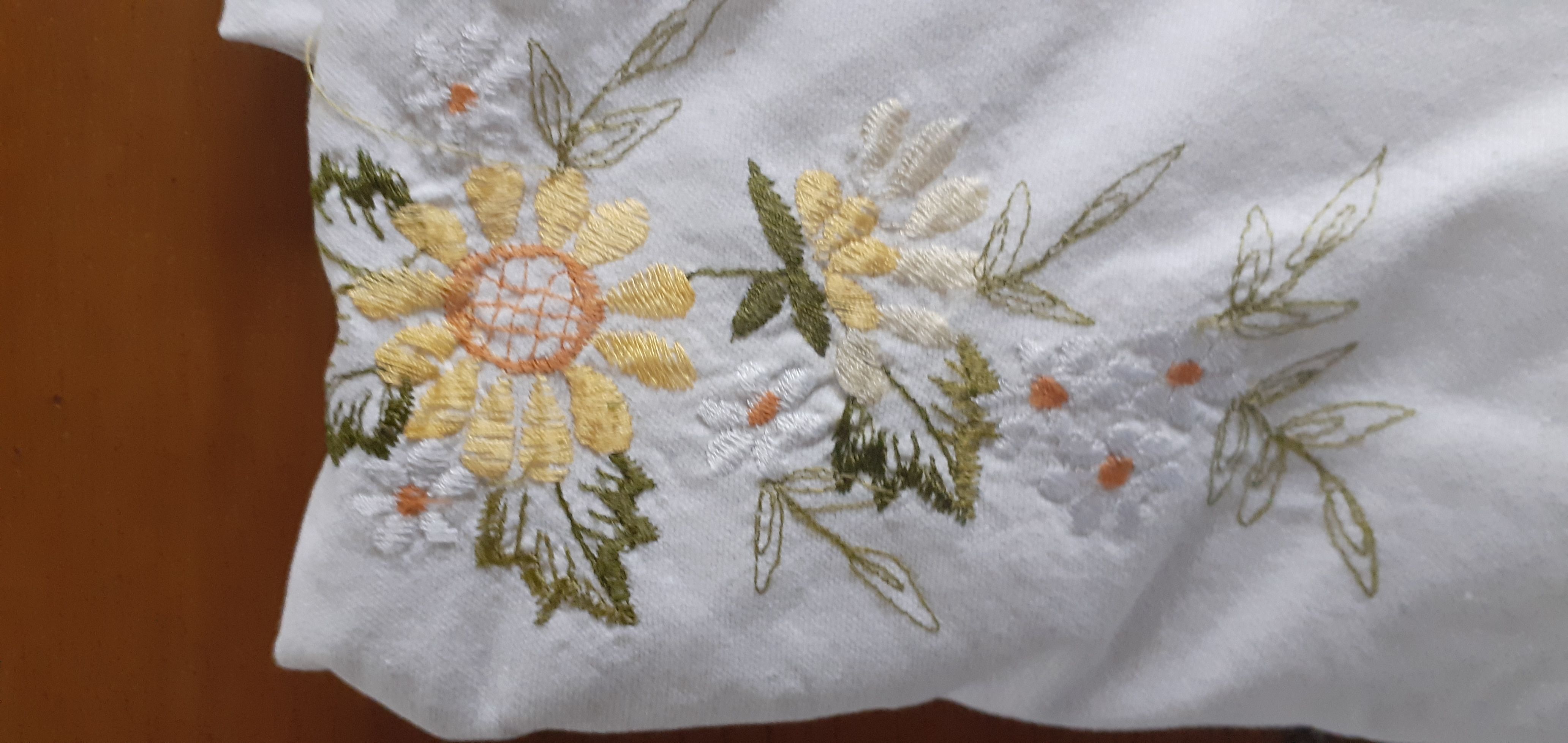 Rectangular tablecloth white cotton, with embroidery yellow flowers 142 x 225 cm