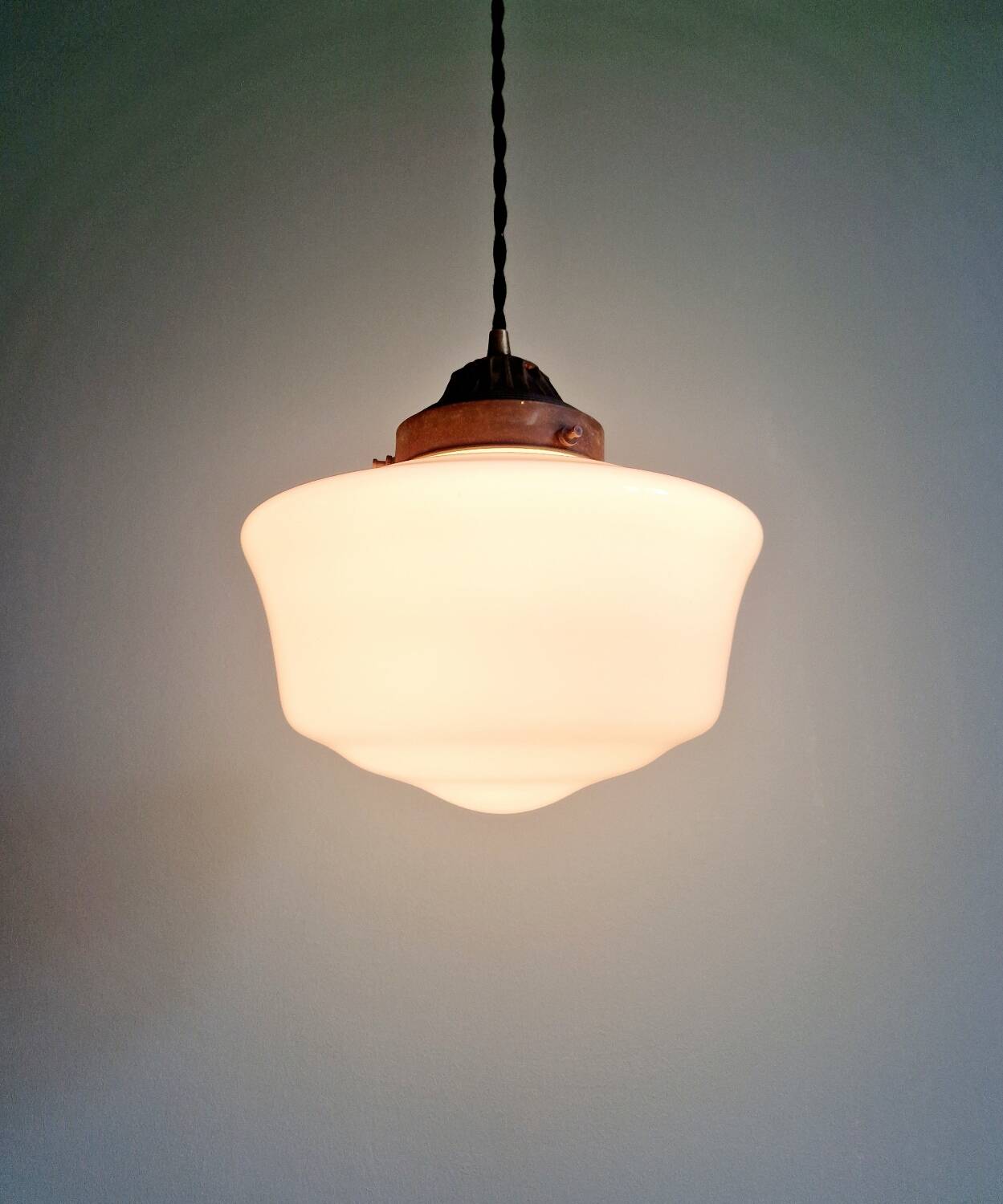 Suspension Art Déco en opaline blanche, années 1920-30