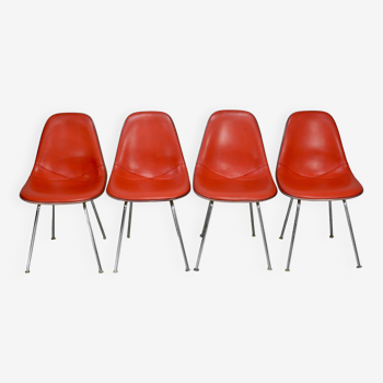 Ray & Charles Eames, édition Herman Miller, set de 4 chaises oranges. Circa 1960