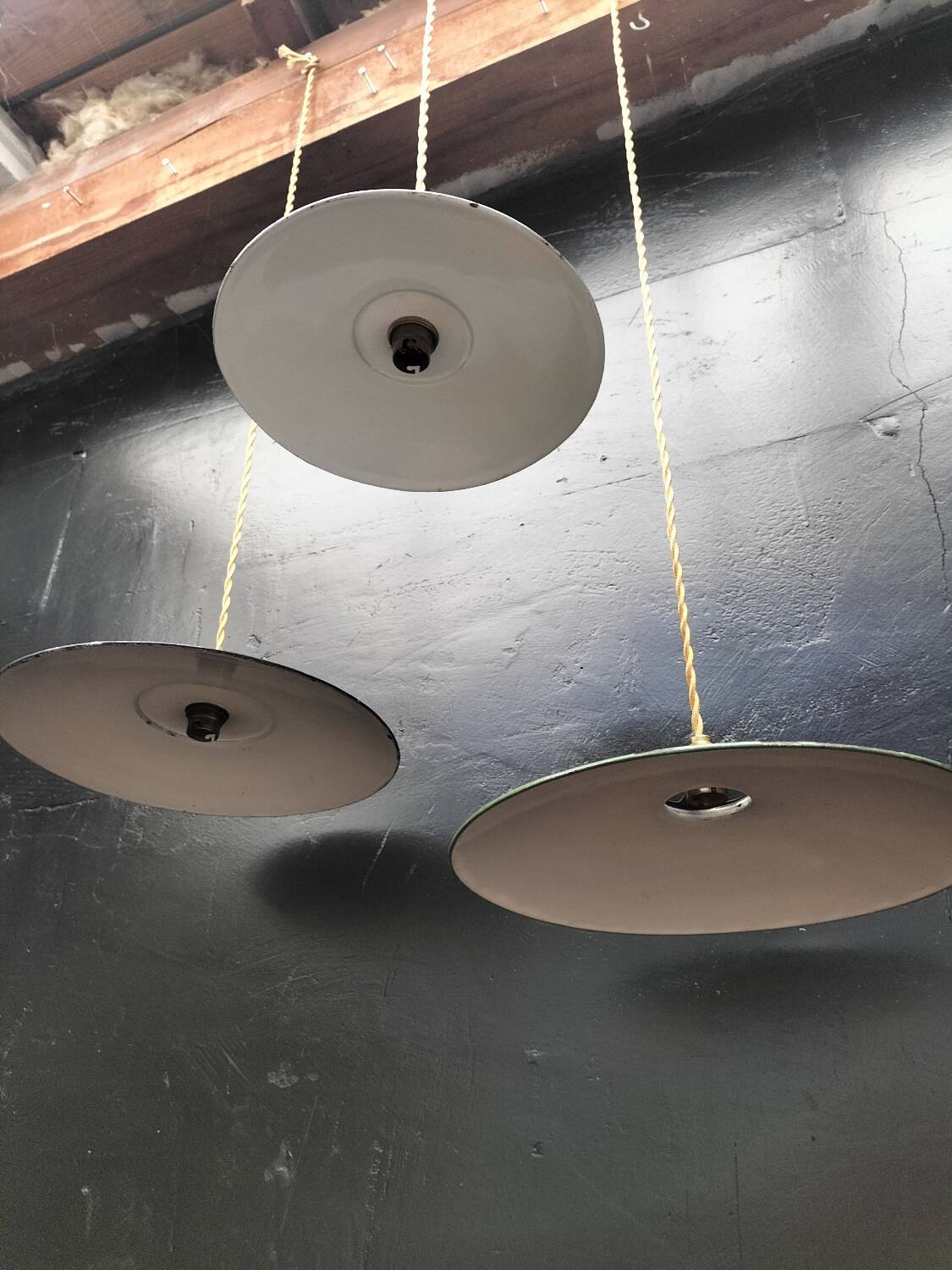 3 suspensions en tôles émaillées