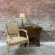 Fauteuil français avec tapisserie florale