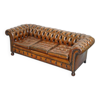 Restored vintage leather Chesterfield canapé in Thomas Chippendale style.