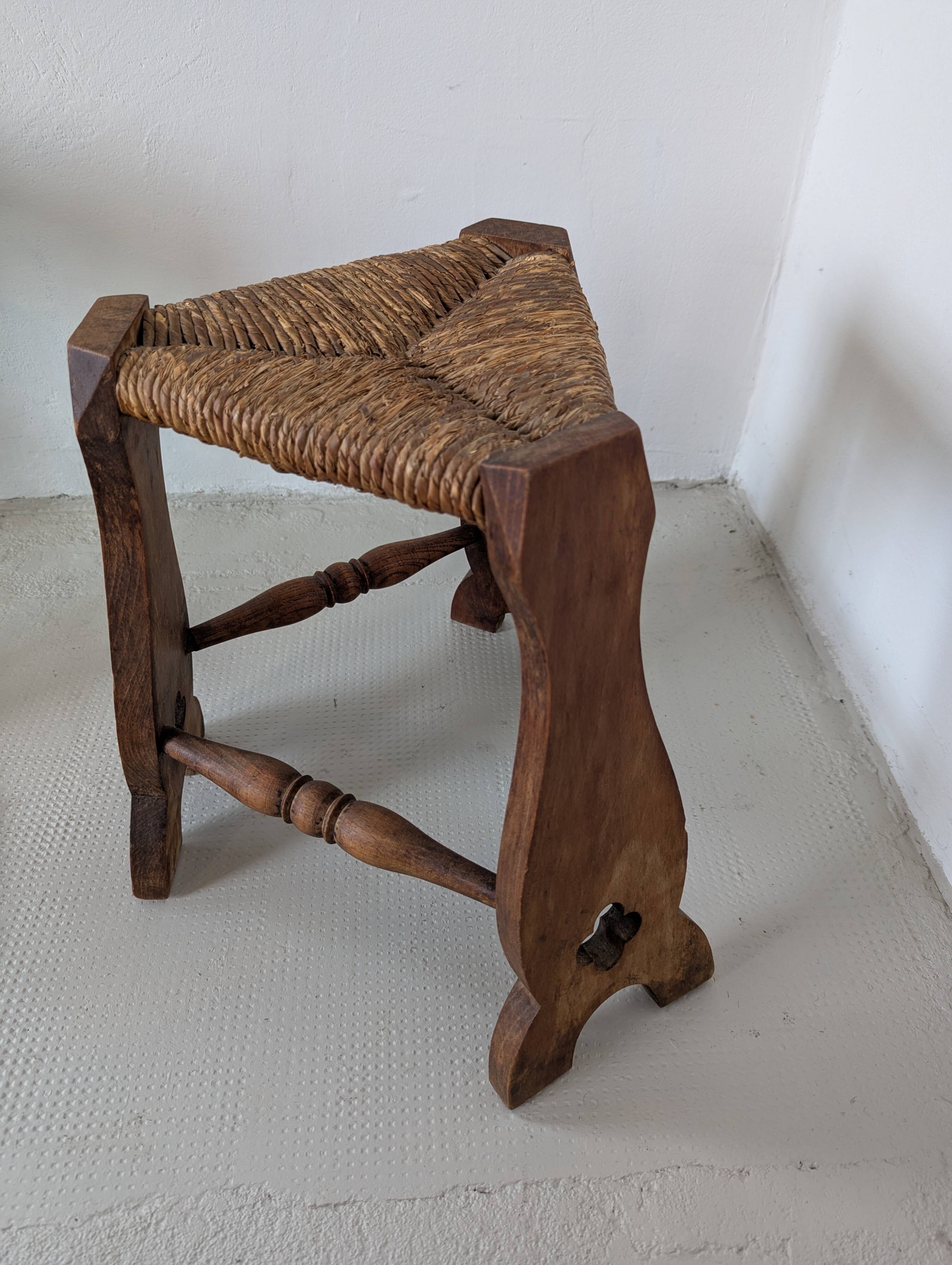 Low tripod farm stool in wood and straw
