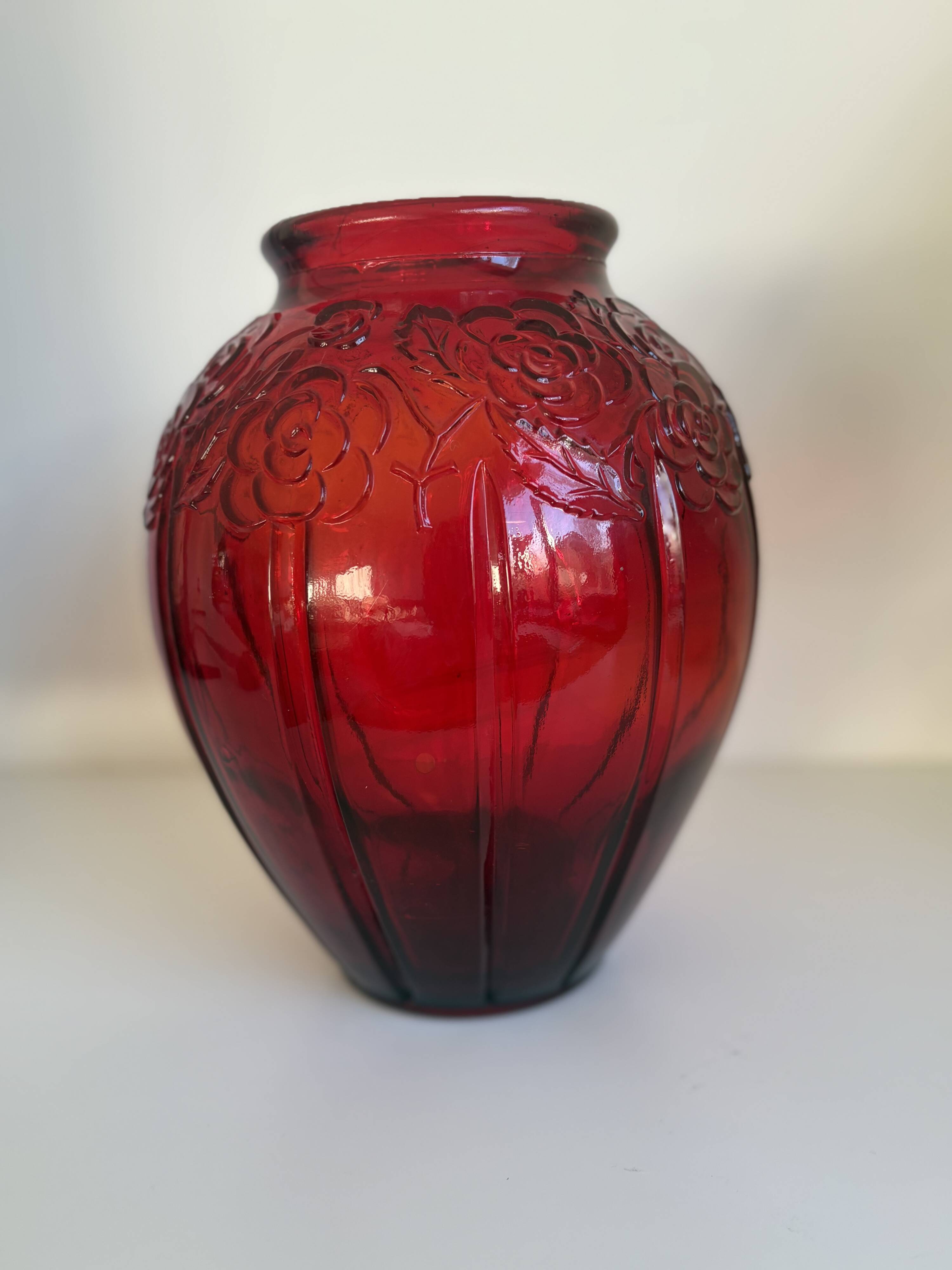 Large volute vase in pressed glass Art Deco