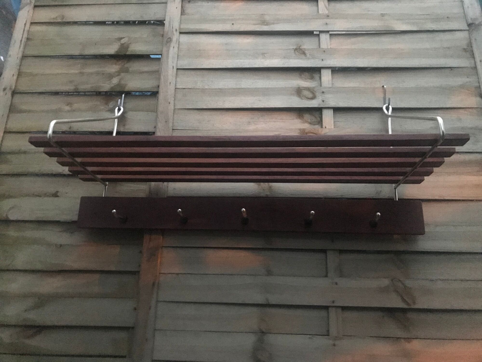 Wall hanger to hang vintage 60s