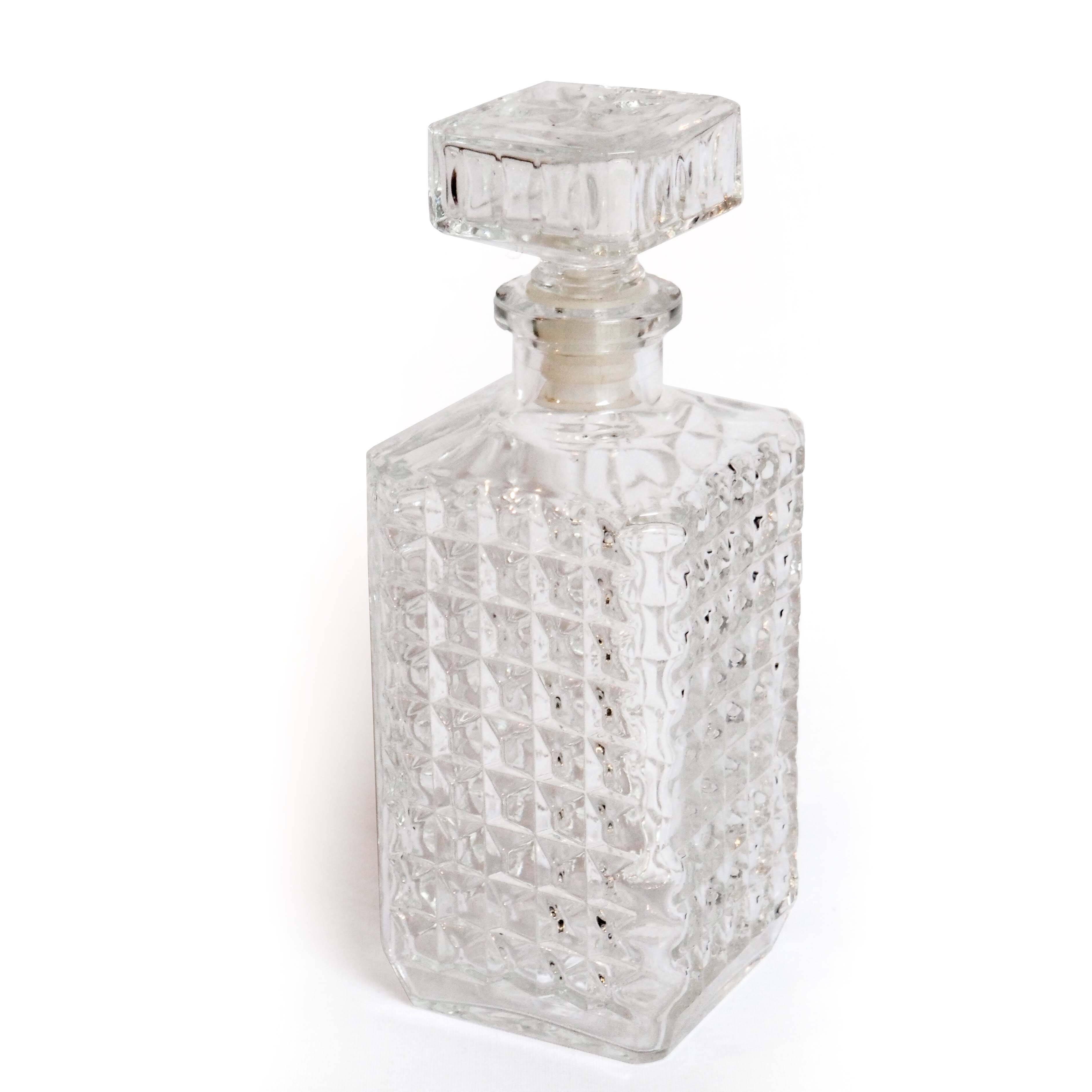 Whiskey decanter with spike pattern