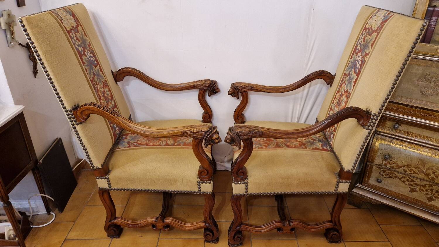 Pair of Renaissance armchairs