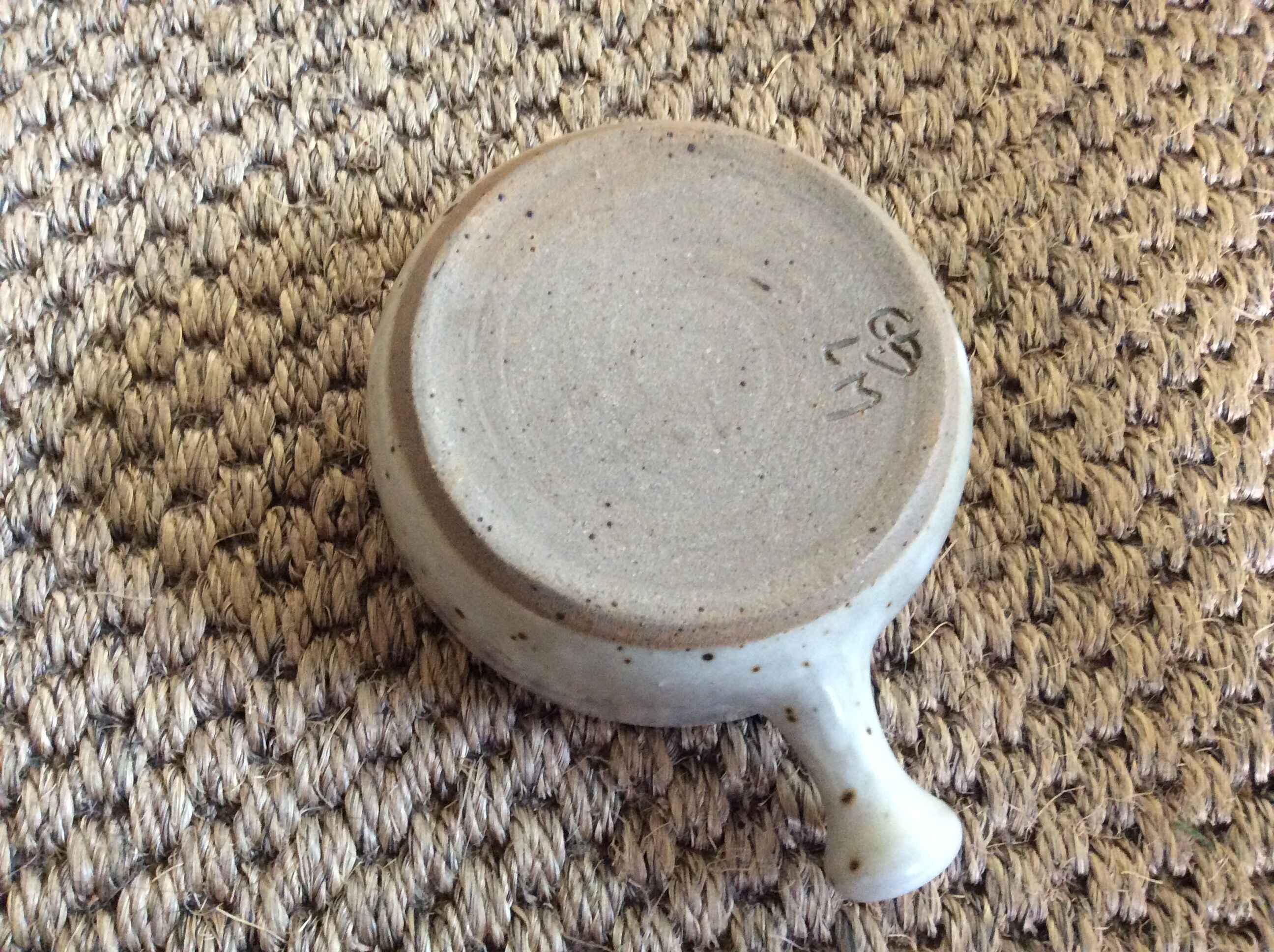 Set of 5 sandstone ramekins