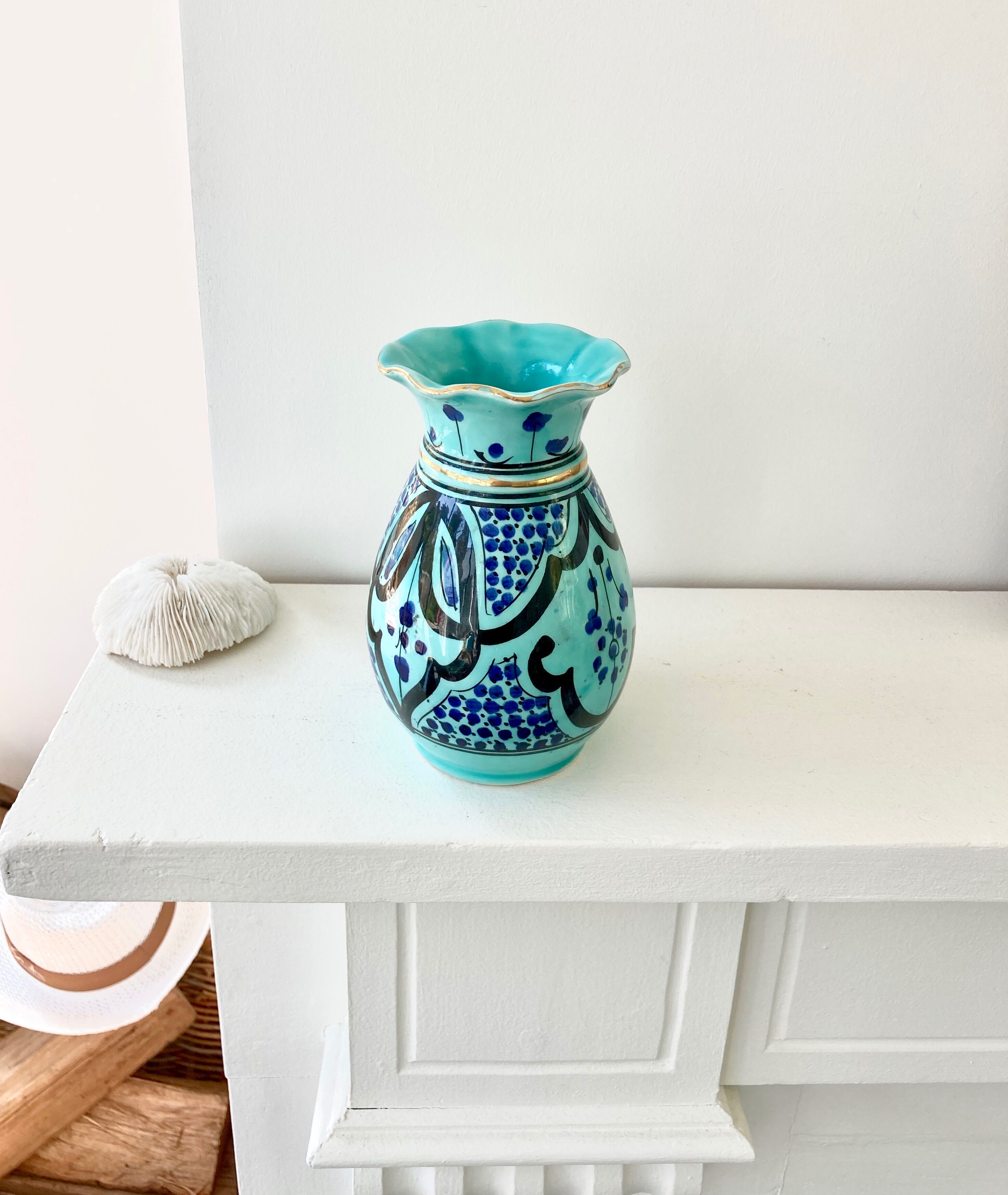 Corolla ceramic vase