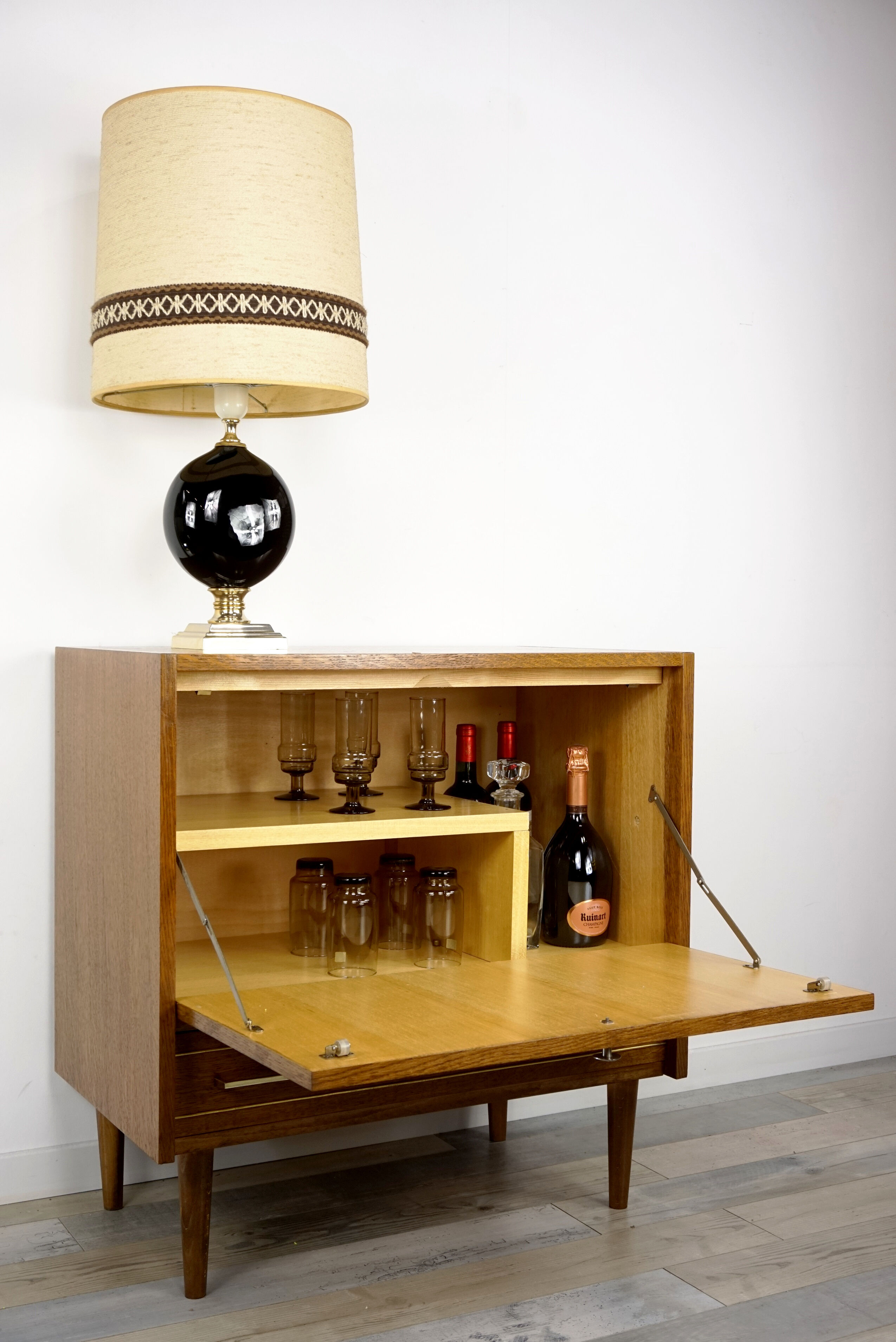 Bar storage in oak and brass, 50s - 60s