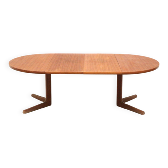 Large vintage extendable oval dining table by Glostrup made in the 60s