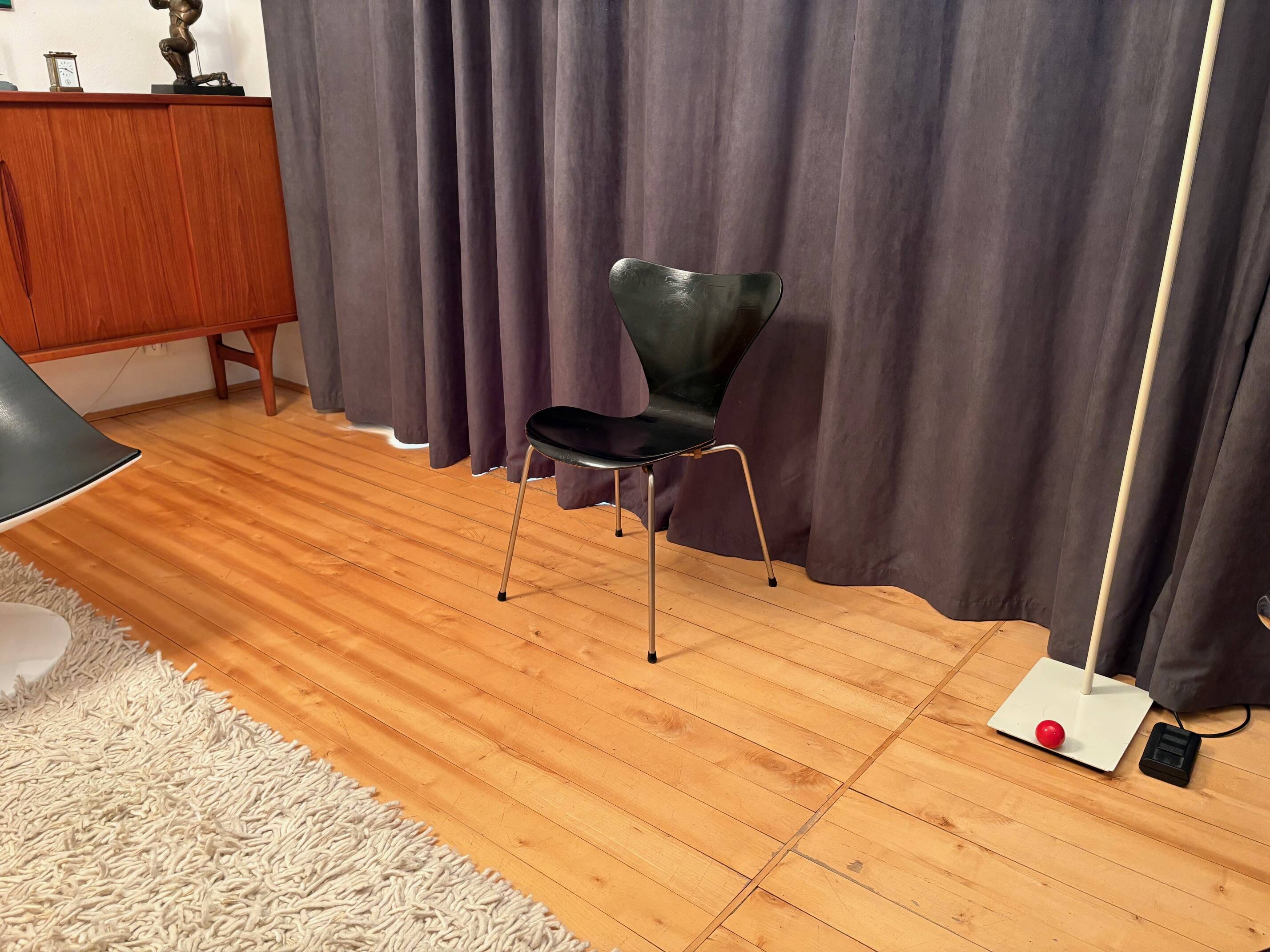 Chair model 3107 designed by Arne Jacobsen, Fritz Hansen, Denmark, 1956