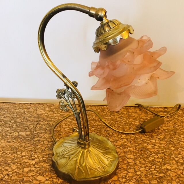 Lamp has ask floral decoration