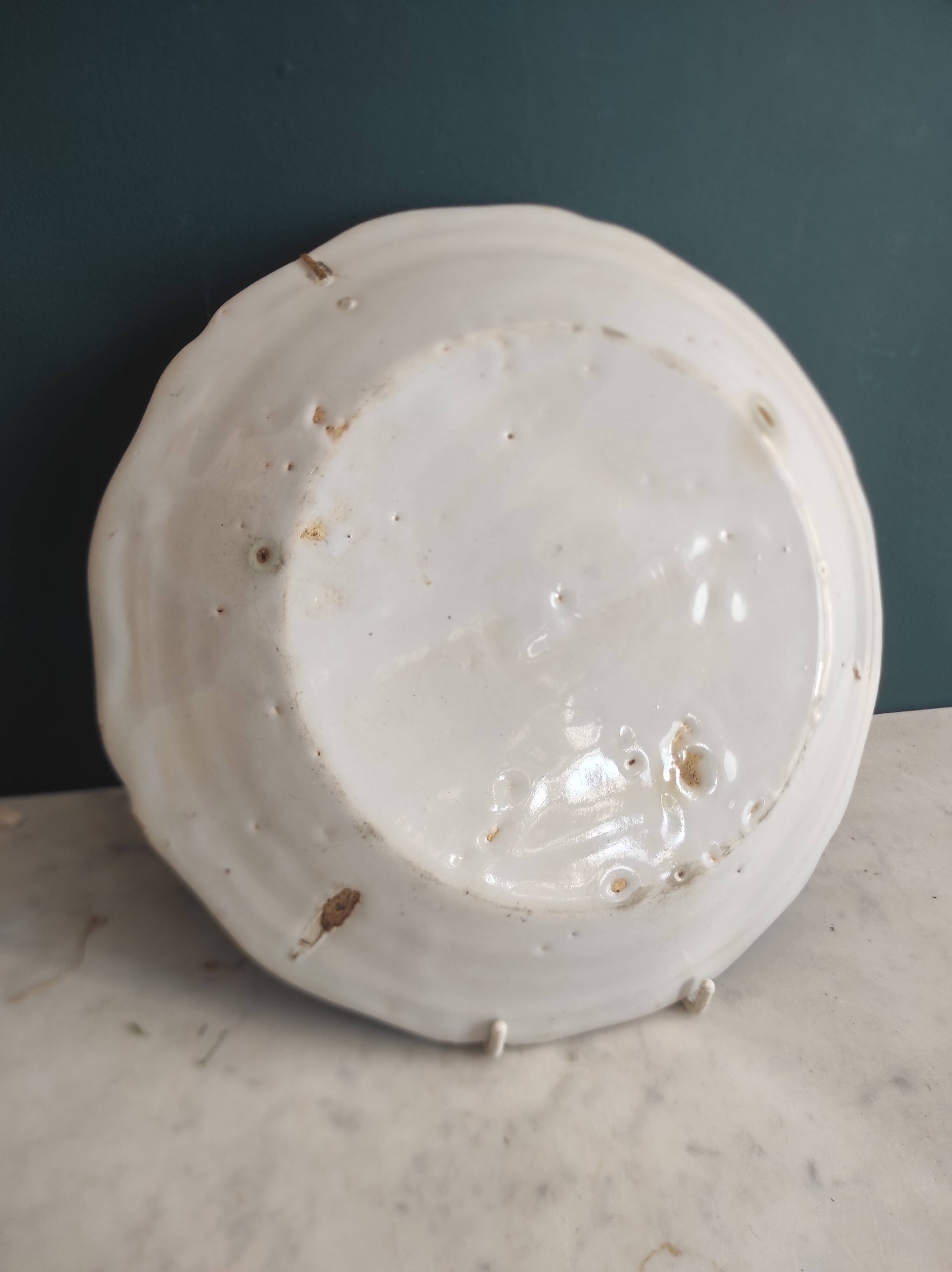 Assiette ancienne française, Nevers, XVIIIe siècle