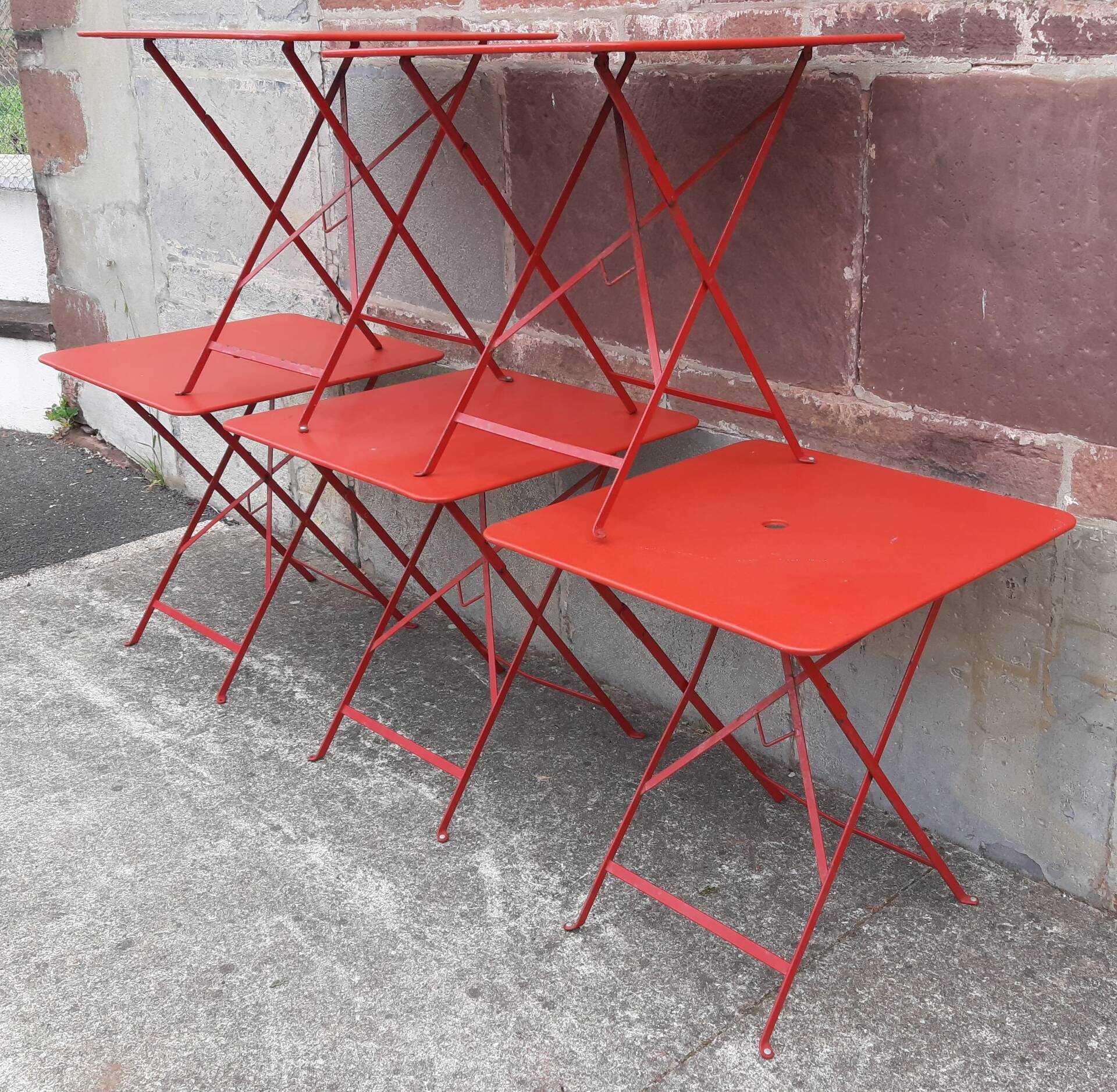 Folding bistro or garden table, made of metal. (Individually or in sets)