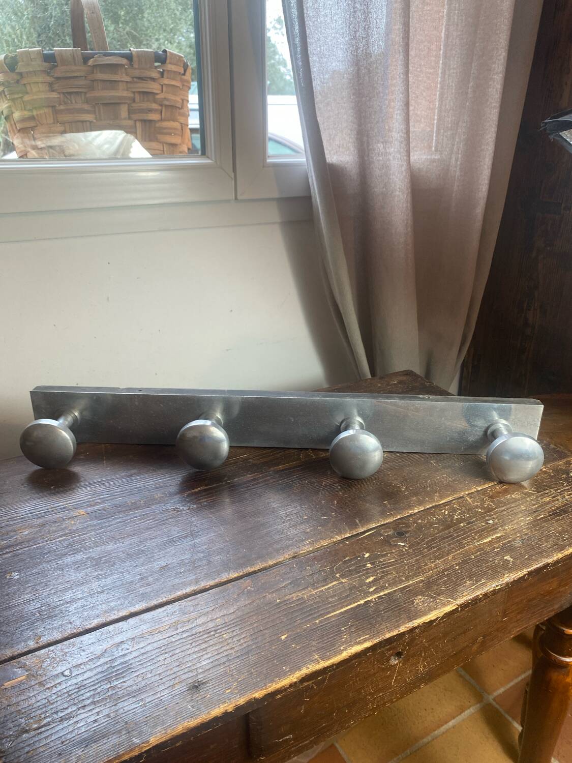 Patère en bois et aluminium