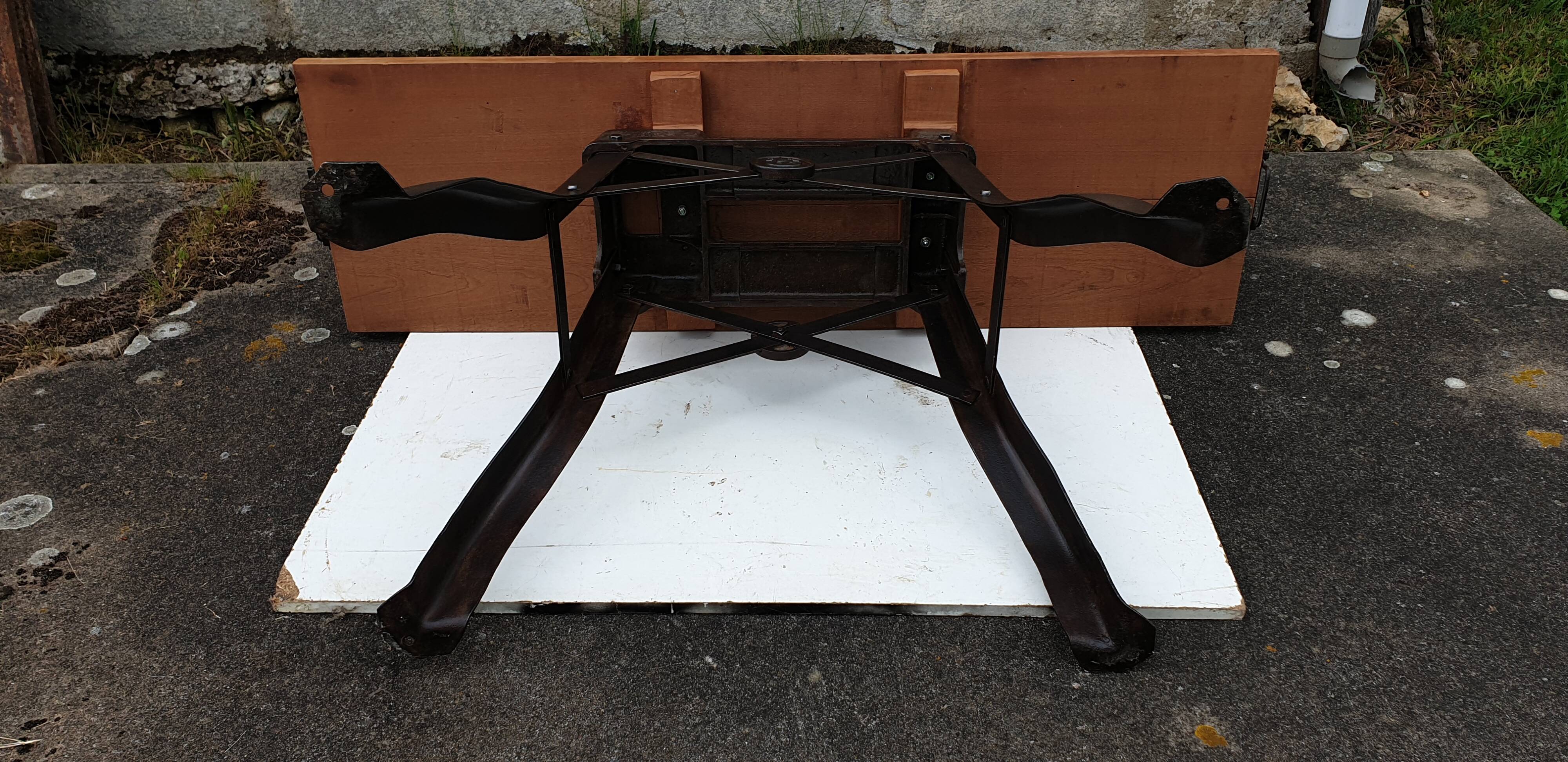 Table or console industrial machine foot 1900s