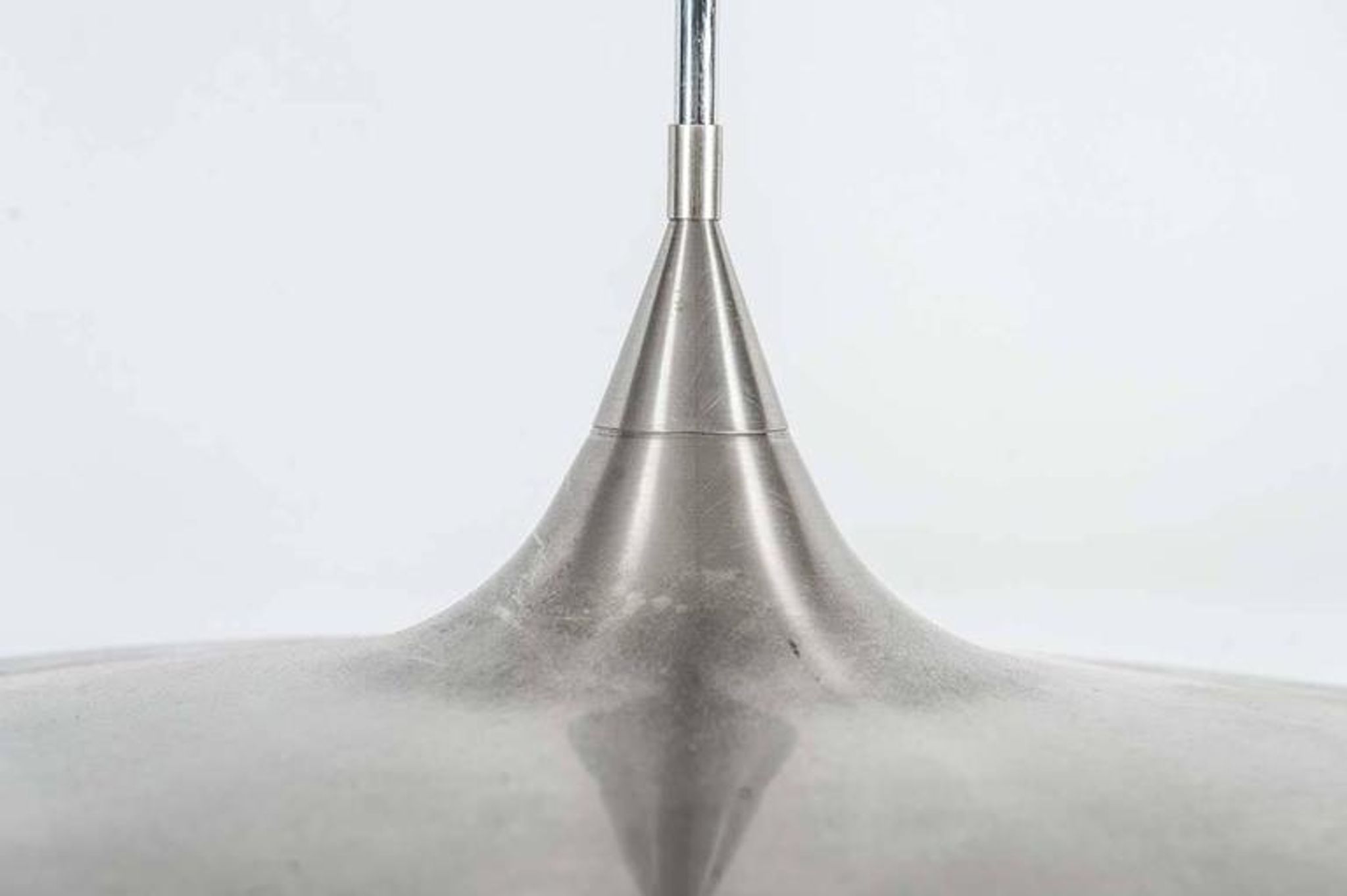 Suspension acier inoxydable par Harco Loor