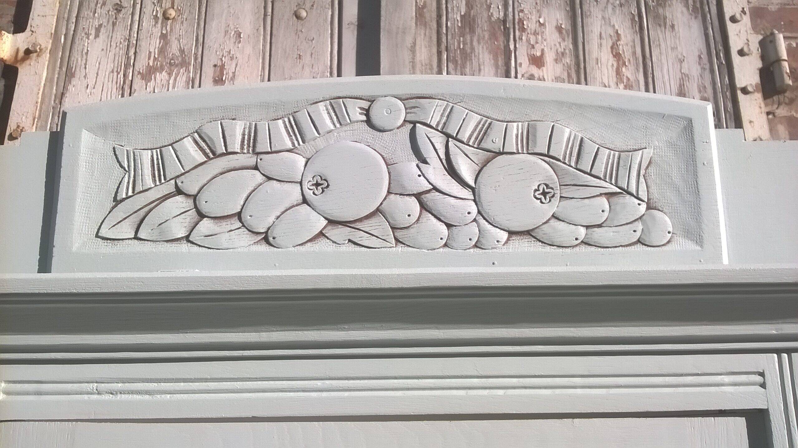 1930s sideboard/china cabinet. - Vintage sideboards and buffets