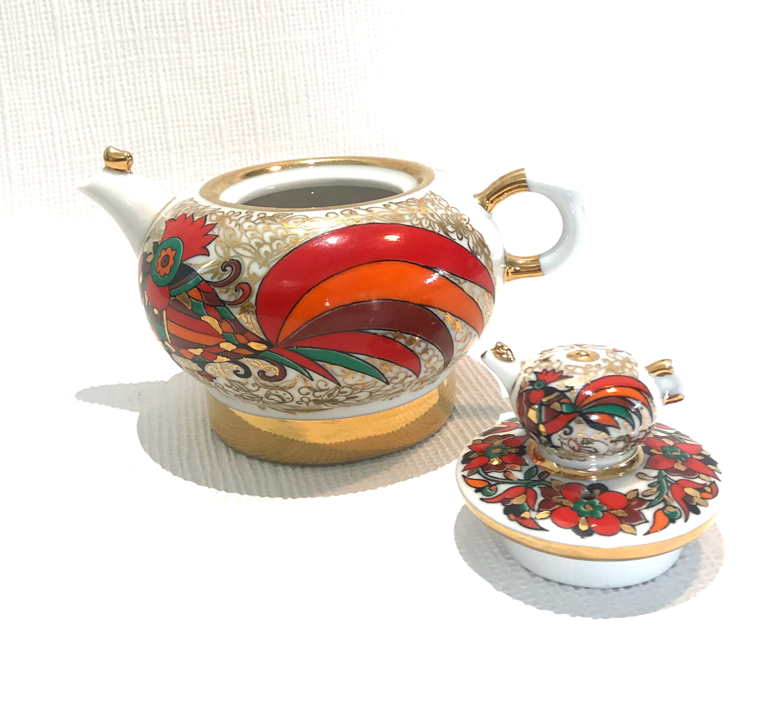 "Coq" porcelain teapot.