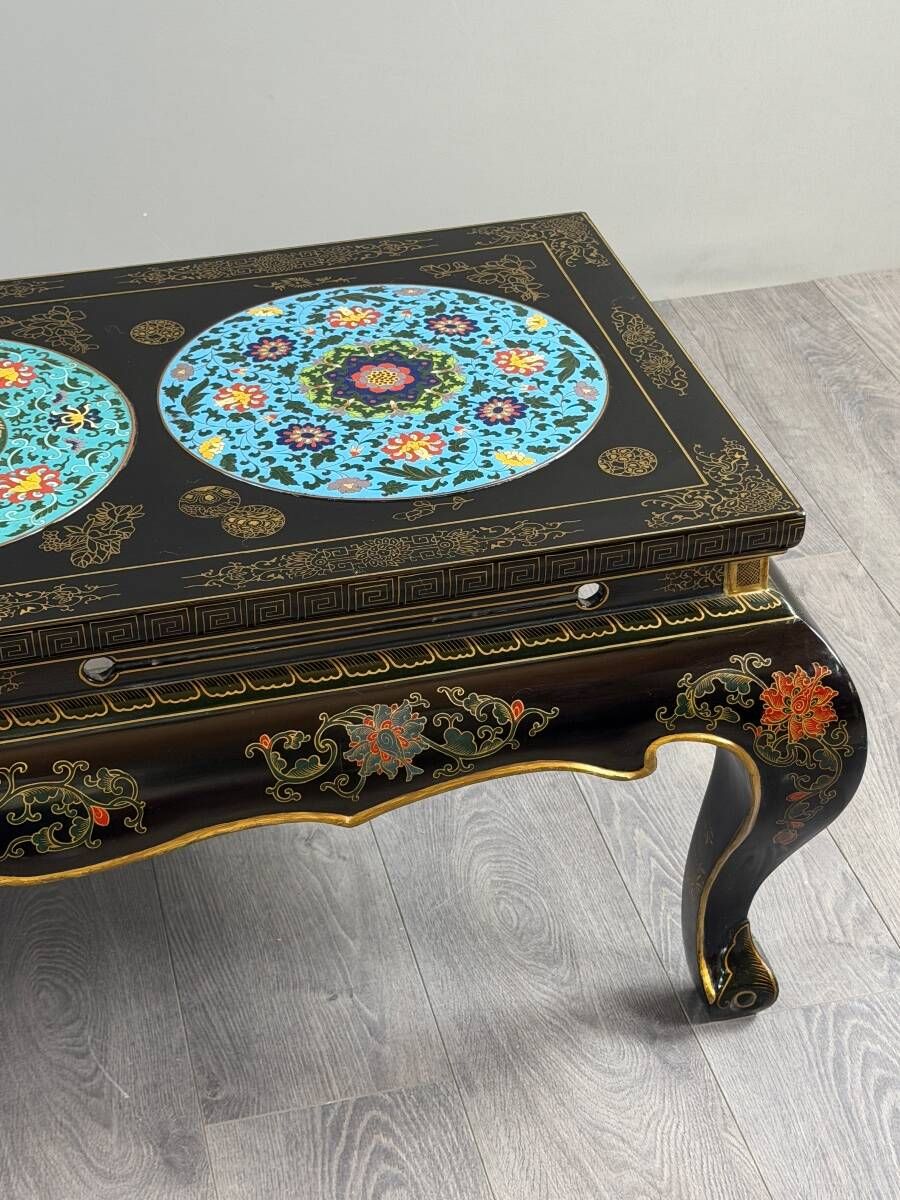 Black lacquered wooden coffee table with cloisonné and polychrome decoration, 20th century.