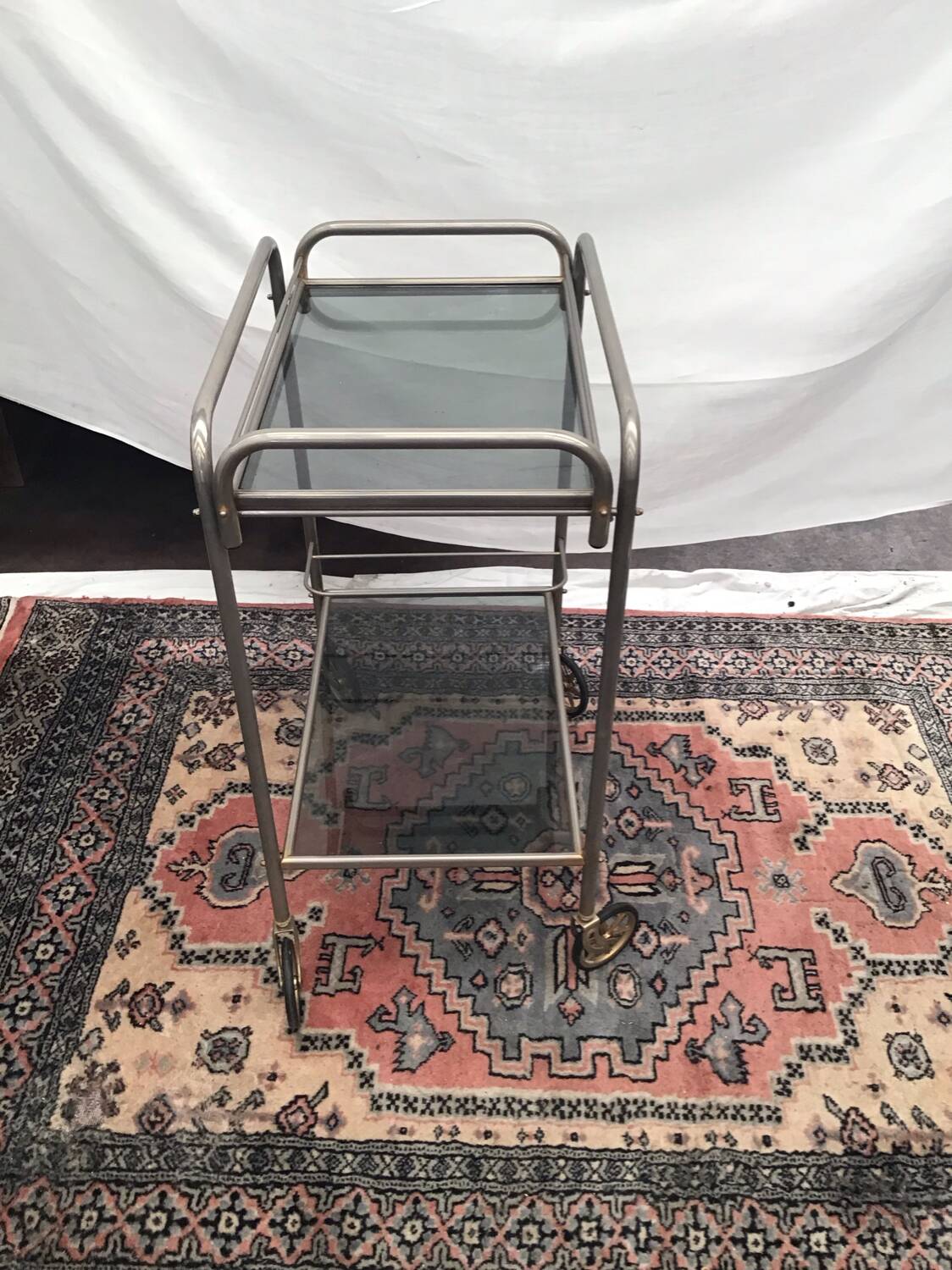 Dessert on wheels with removable tray in chrome metal and smoked glass