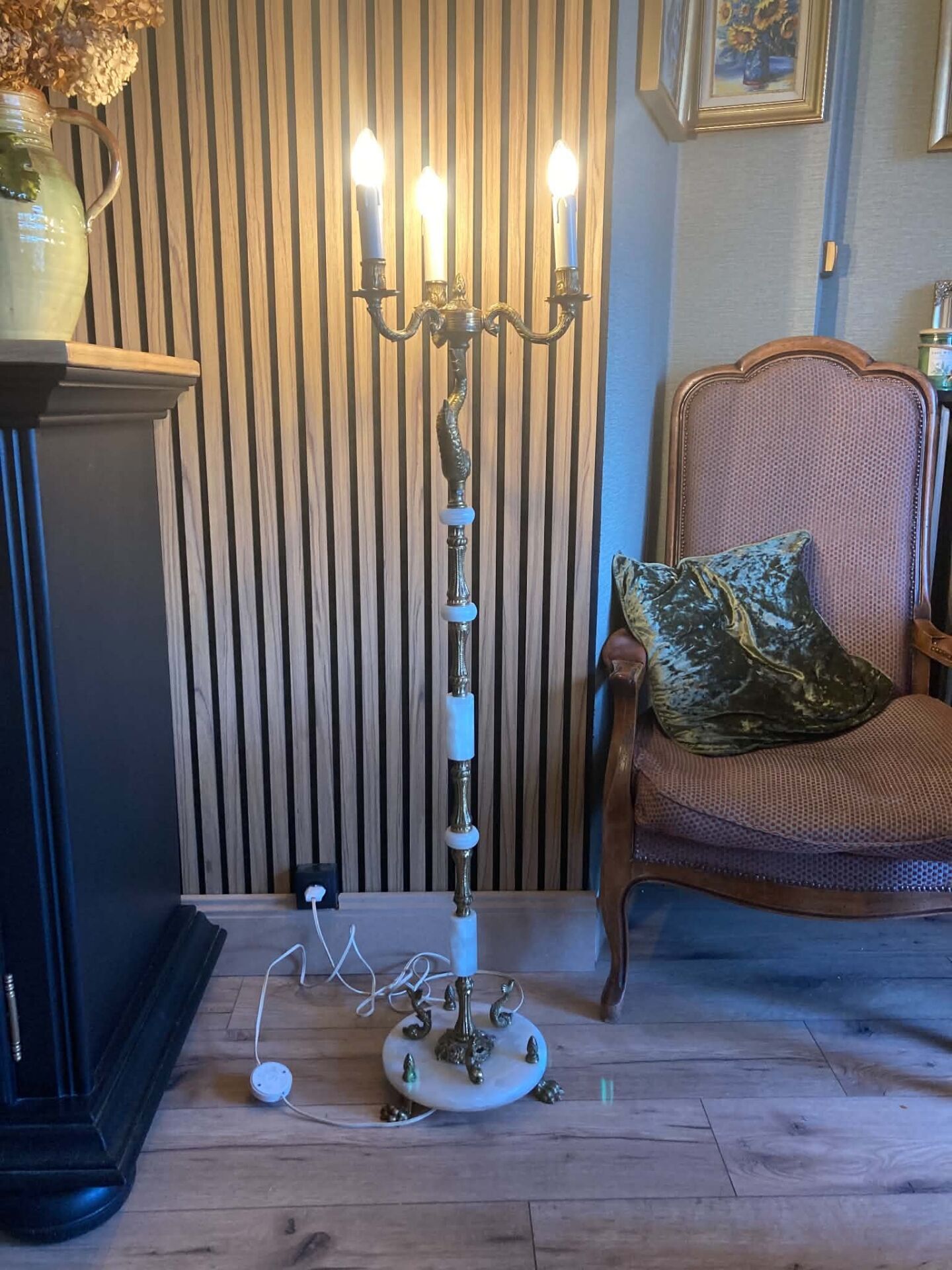 Lampadaire candélabre néo-classique en laiton doré et onyx — Style Flo
