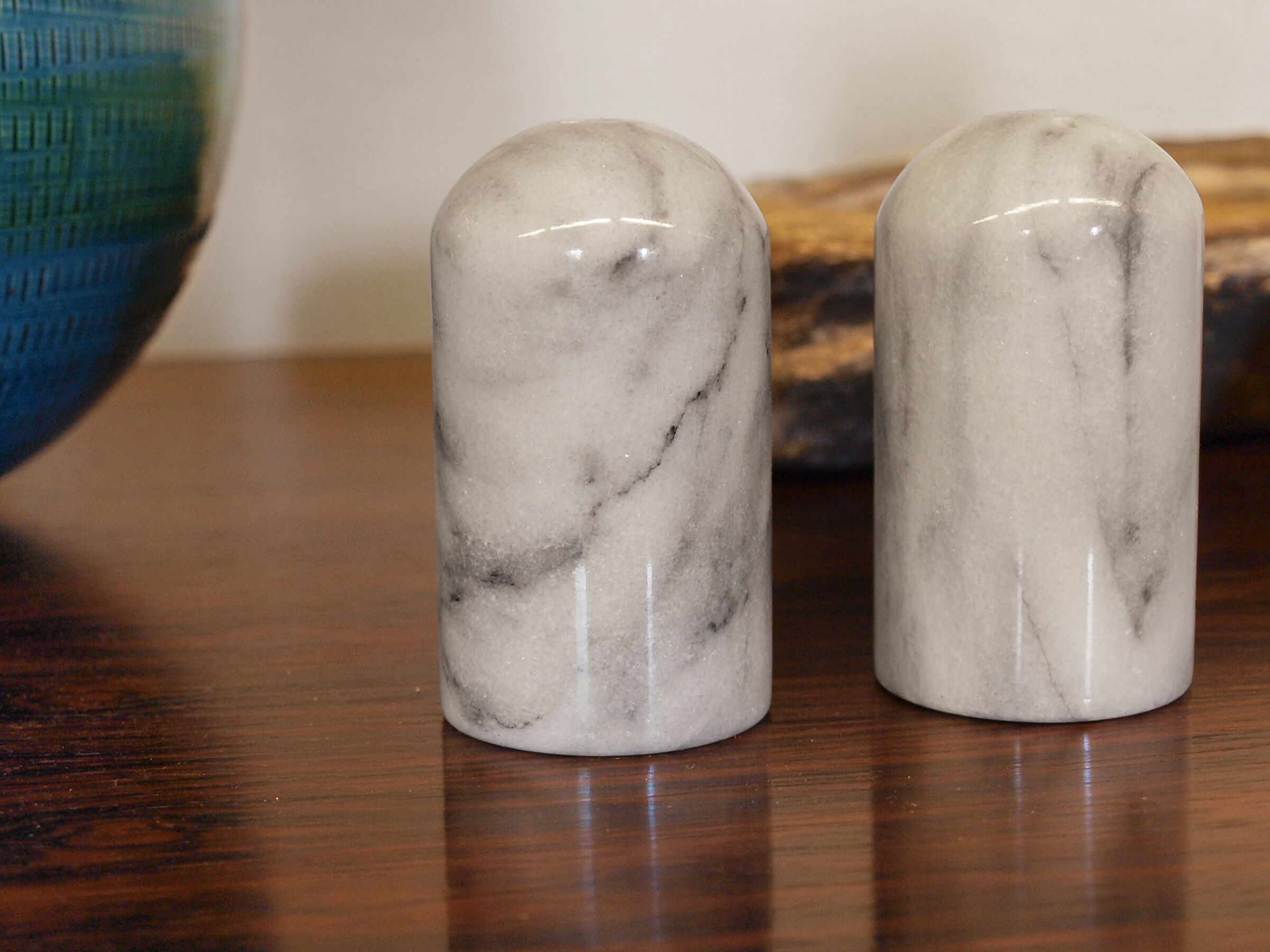 Salt and pepper shaker in Carrara marble