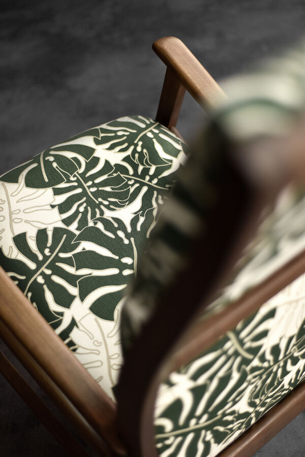 Rocking-chair moderne danoise vintage du milieu du siècle en bois et tissu à motif de feuille Monstera, années 1960