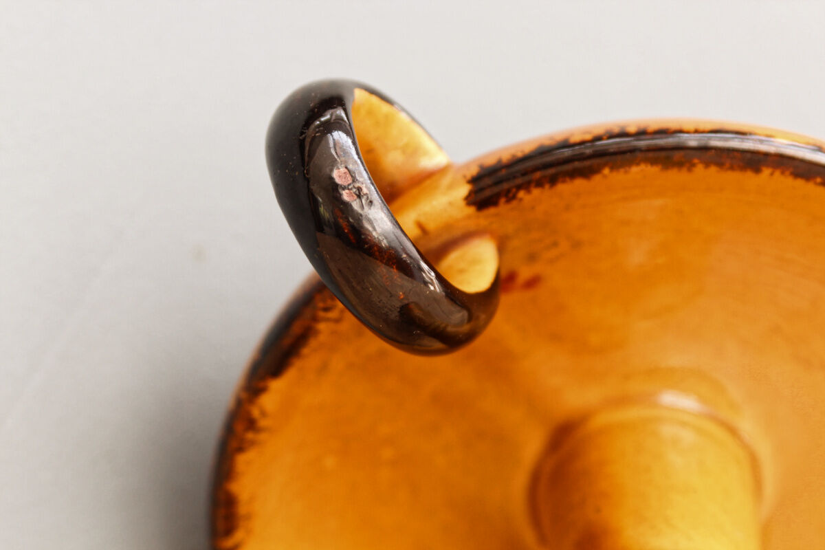 Hand-held terracotta glass