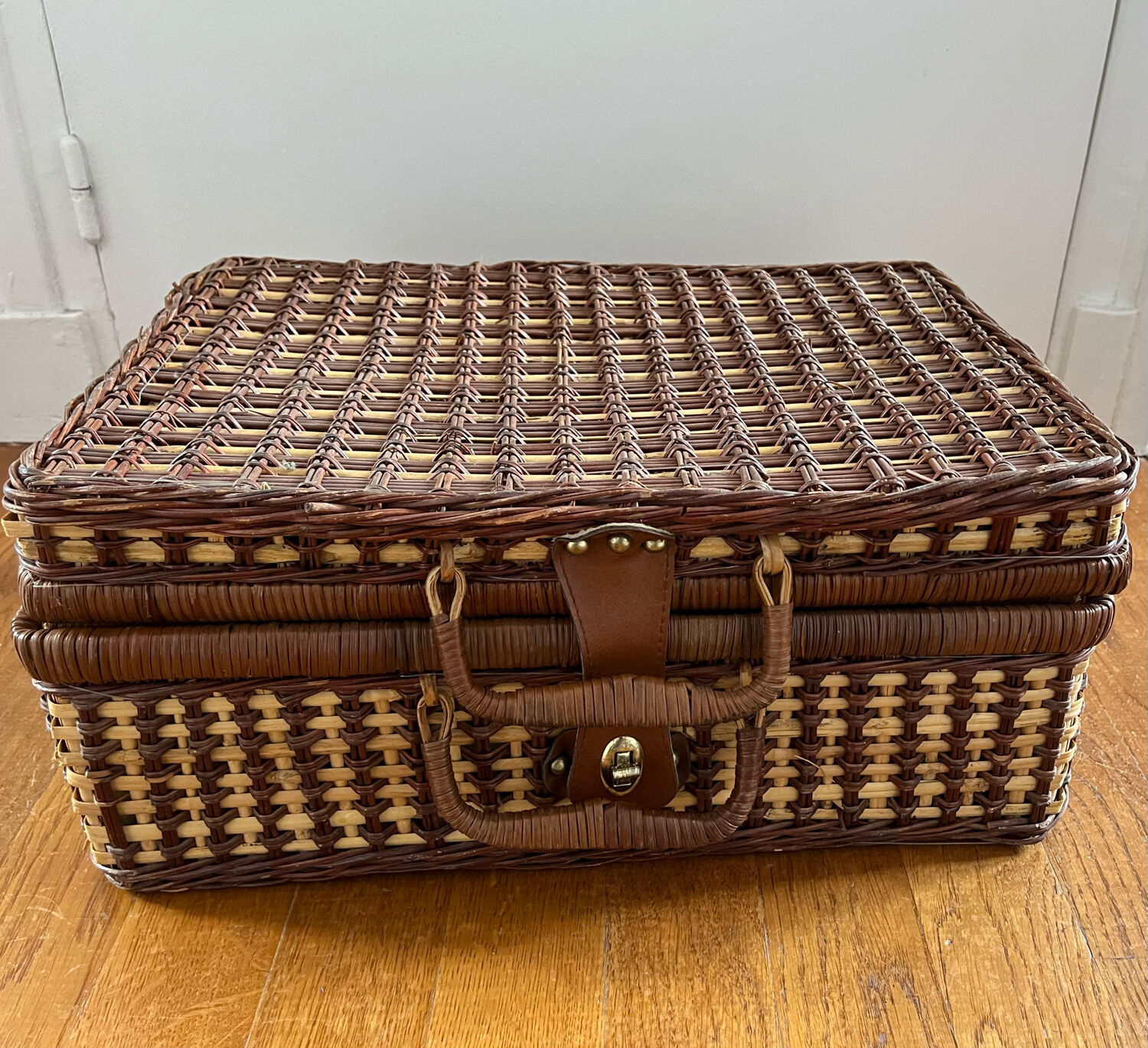 Wicker picnic basket