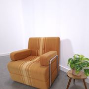 Jaren 70 uittrekbare lounge fauteuil bruin gestreept met Chromen buisframe