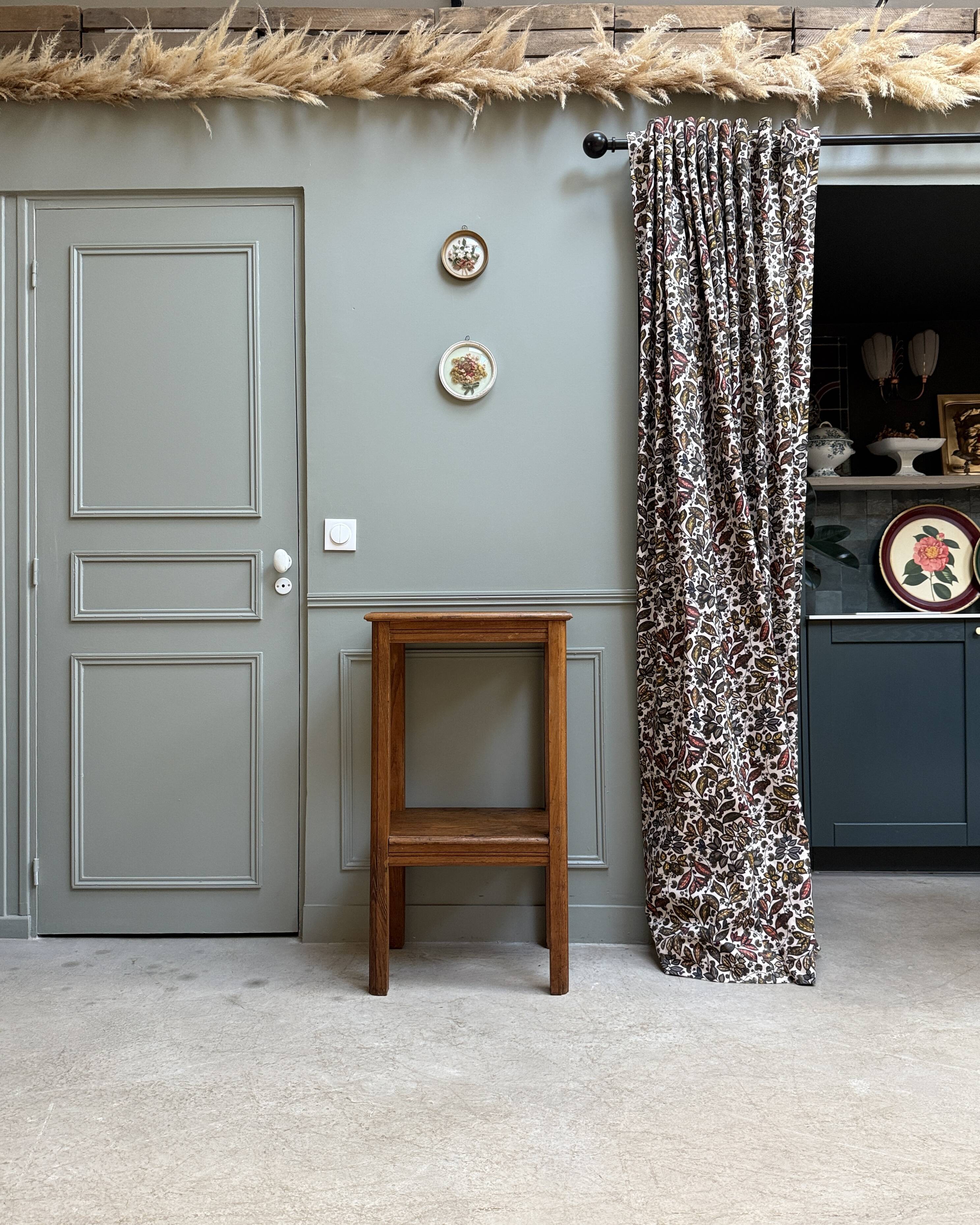 Small console from the 1940s.