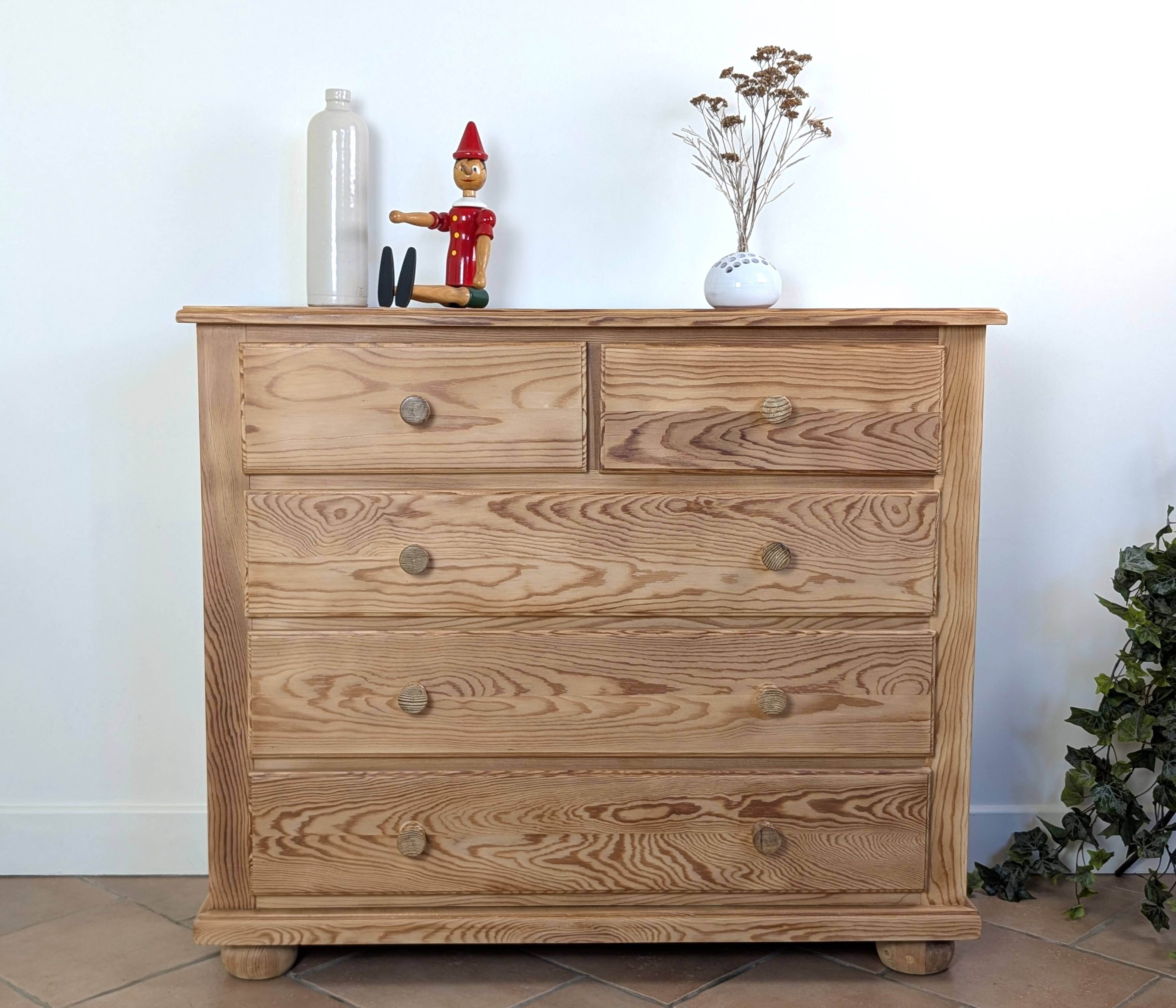 Pine chest of drawers