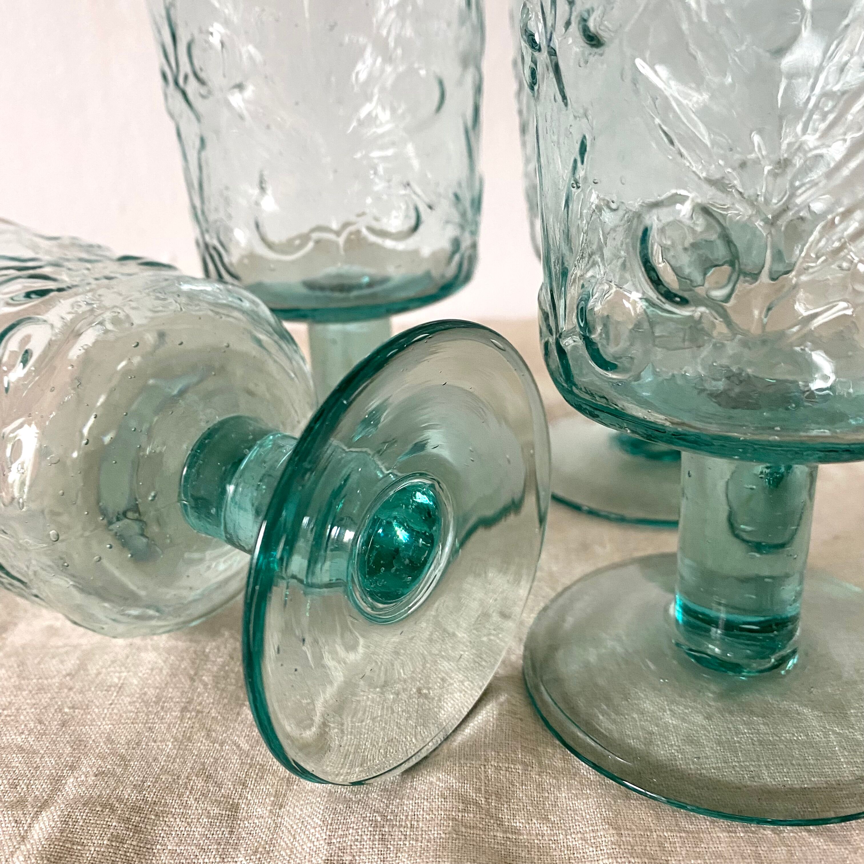 Coloured stemmed lenses