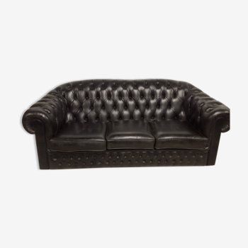 Three-seater black leather chesterfield sofa