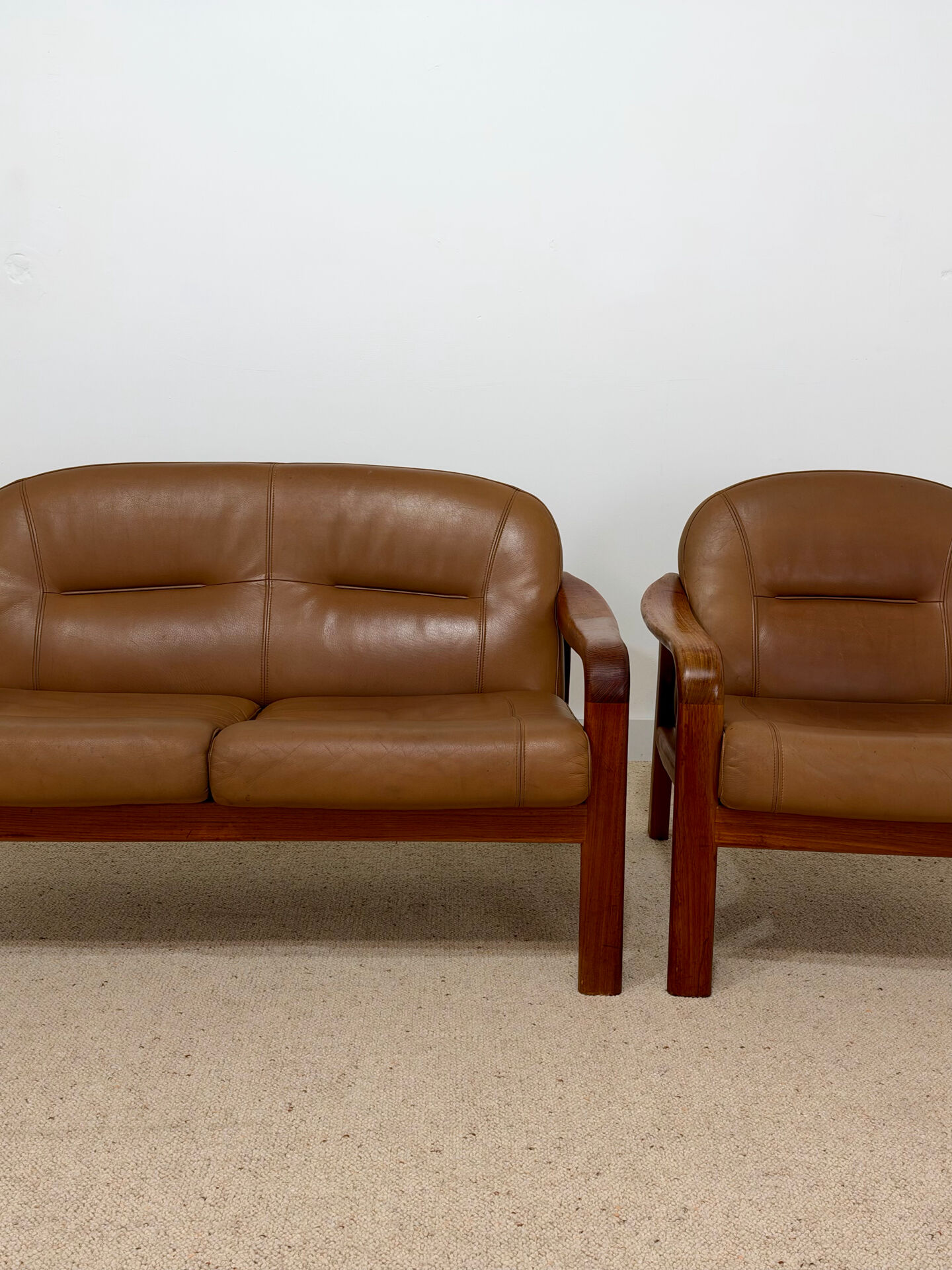 Vintage living room set – 2-seater sofa & cognac leather armchair