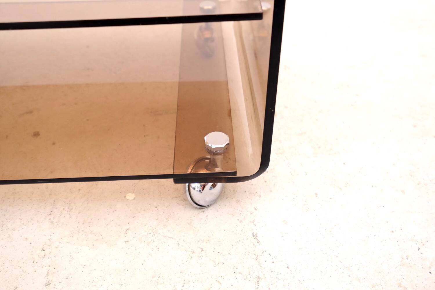 Table d’appoint de michel dumas pour roche bobois en plexiglas, 1970