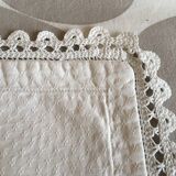 Une housse de coussin dentelle à la main